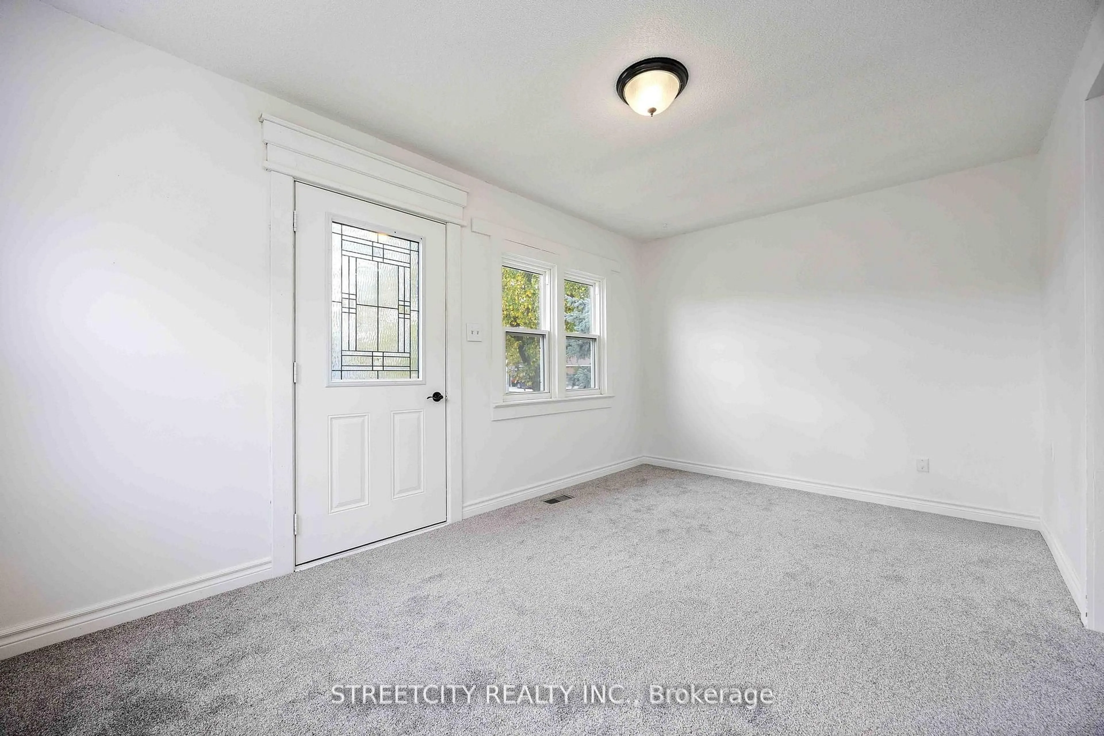 A pic of a room for 4482 Petrolia Line, Petrolia Ontario N0N 1R0