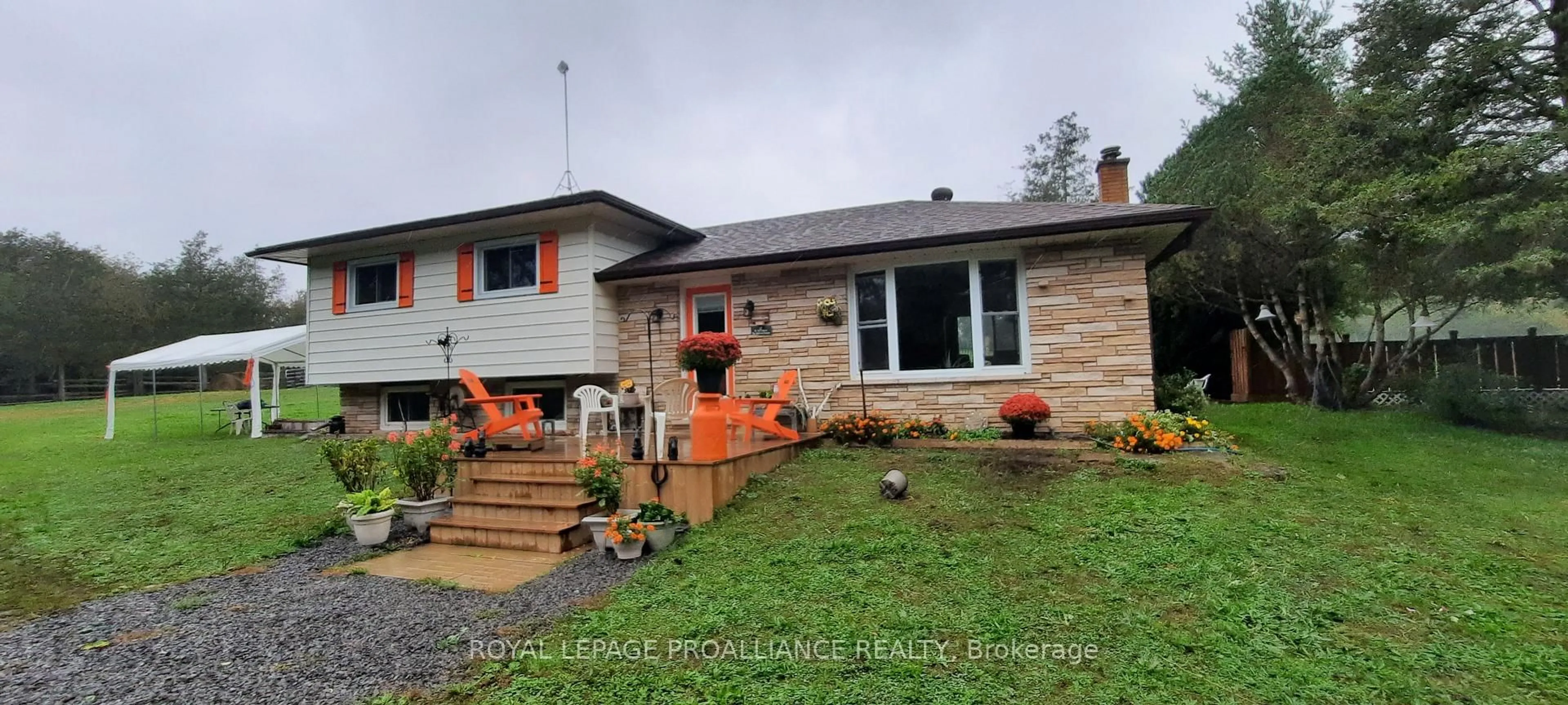 A pic from outside/outdoor area/front of a property/back of a property/a pic from drone, street for 29 Goodfellow Lane, Belleville Ontario K0K 2Y0