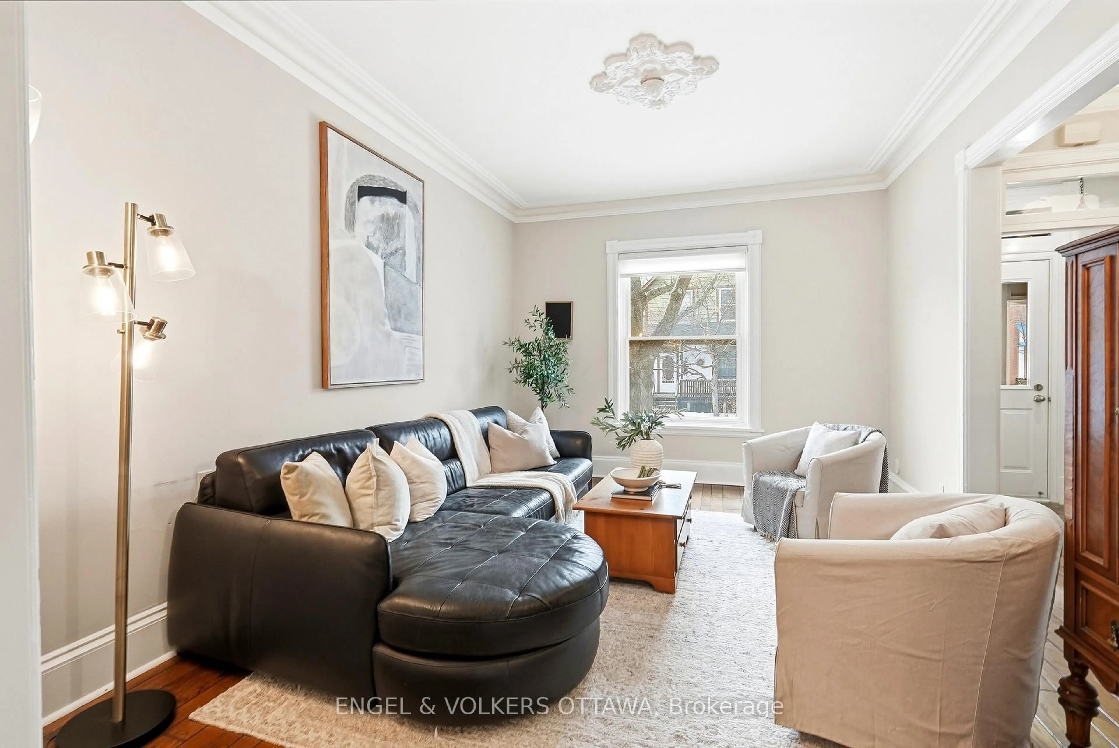 Living room with furniture, unknown for 80 Waverley St, Ottawa Ontario K2P 0V2