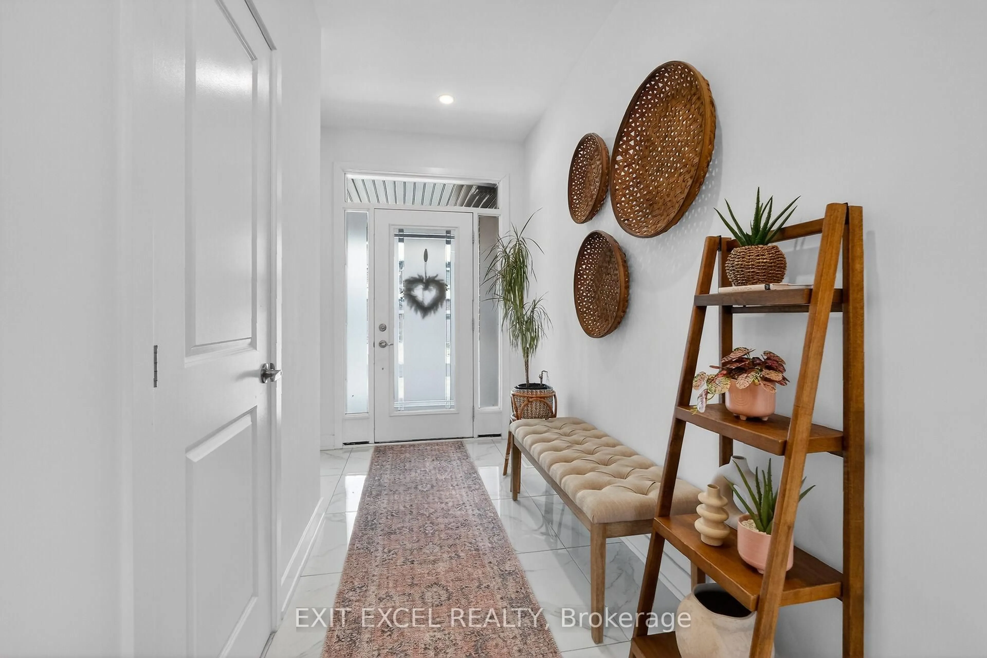 Indoor entryway for 240 Zinnia Way, Ottawa Ontario K4M 0K8