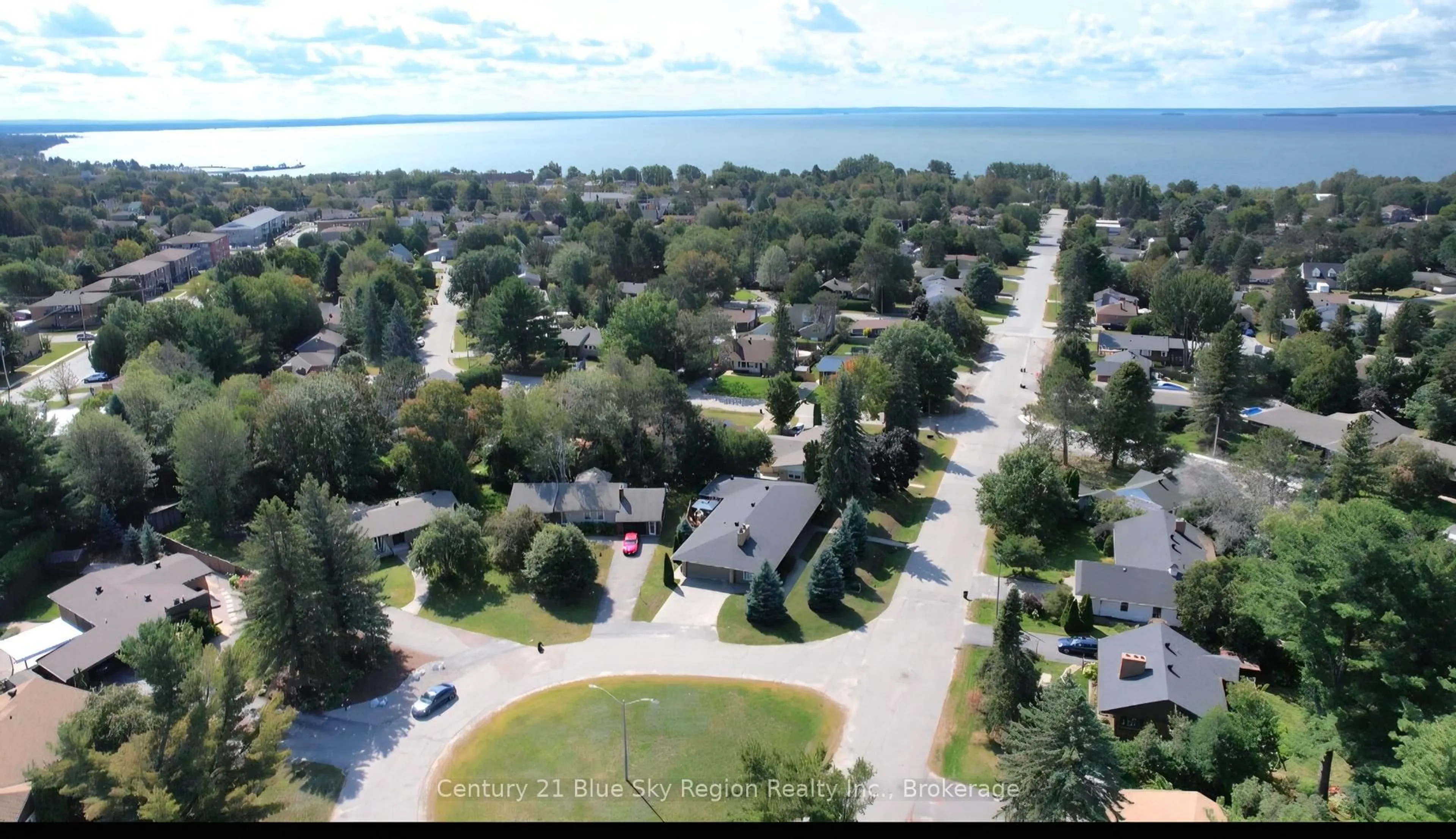 A pic from outside/outdoor area/front of a property/back of a property/a pic from drone, water/lake/river/ocean view for 941 Pinewood Rd, North Bay Ontario P1B 4P2