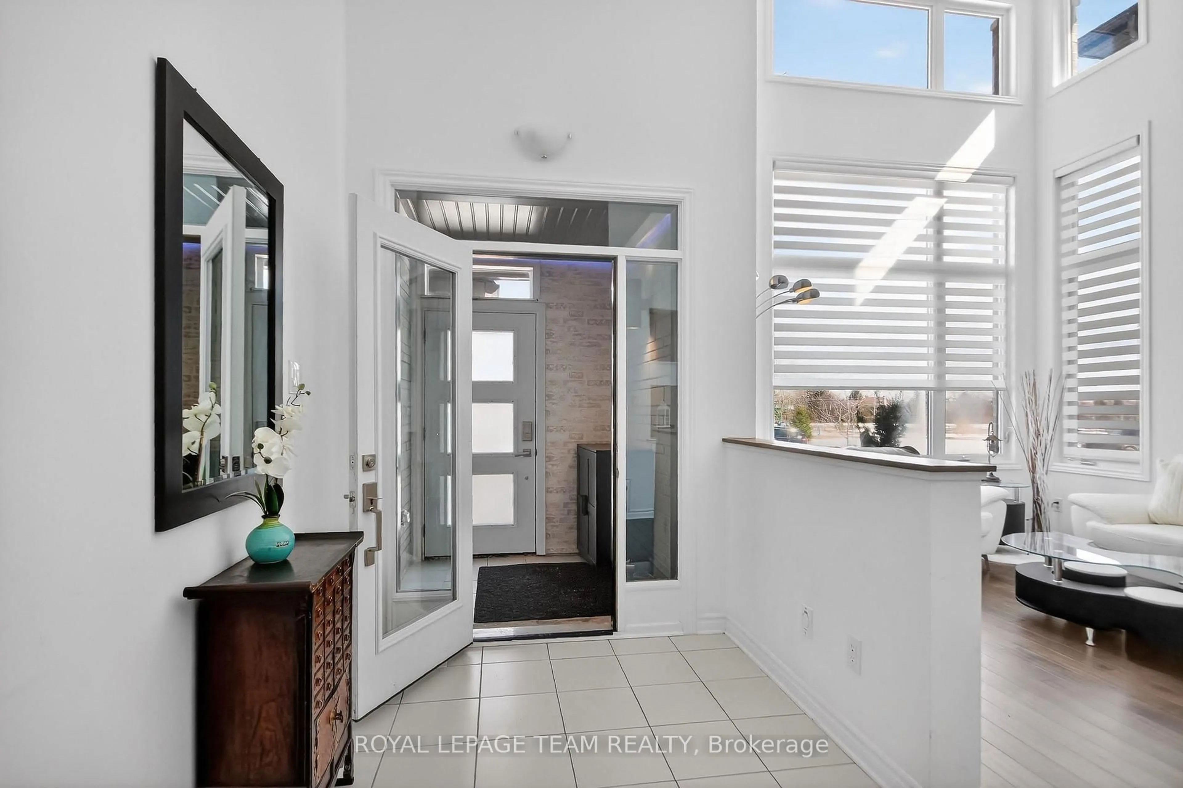 Indoor entryway for 12 Kinetic Way, Ottawa Ontario K2J 0C9