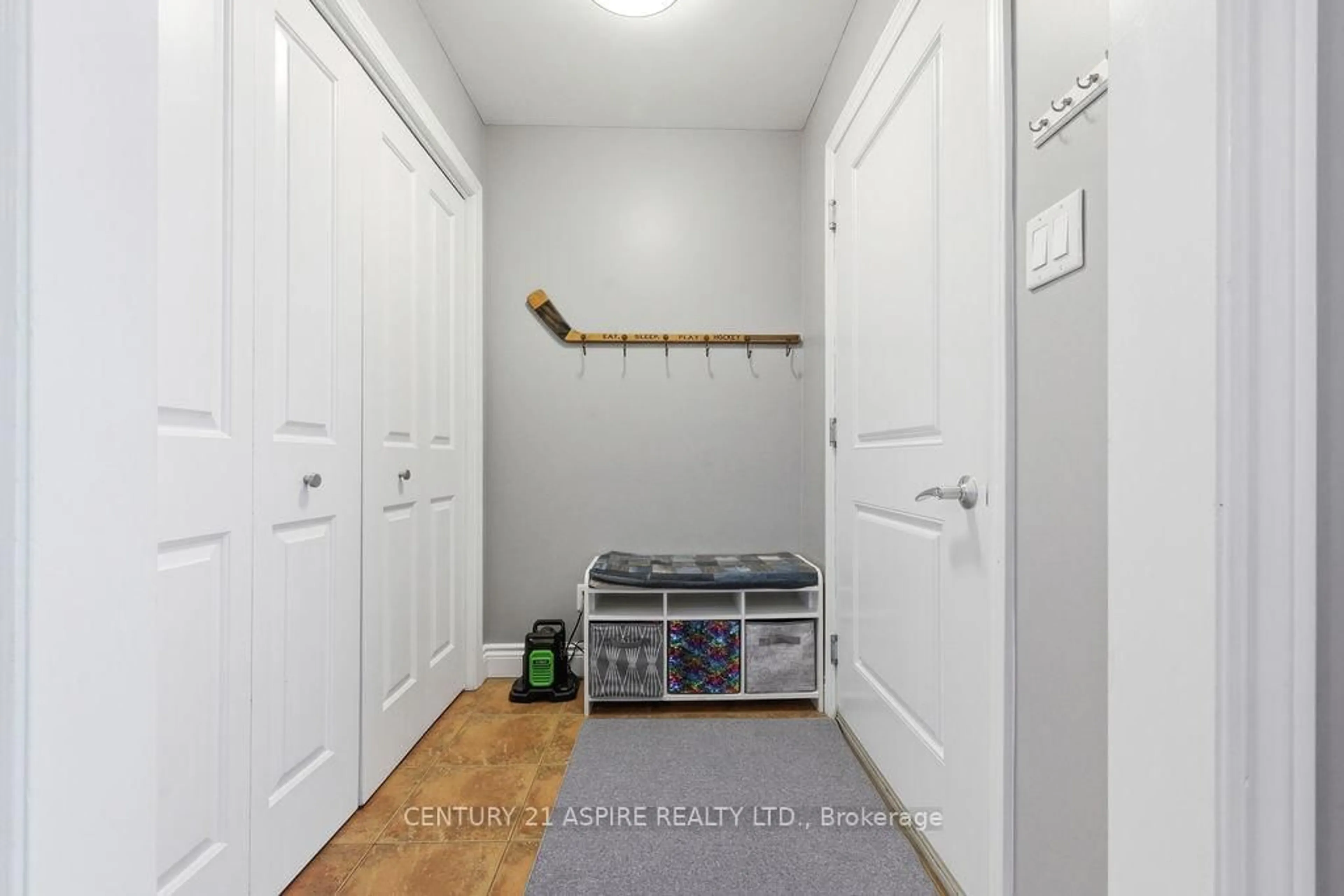 Indoor entryway for 529 Turning Stone Cres, Petawawa Ontario K8H 0B3
