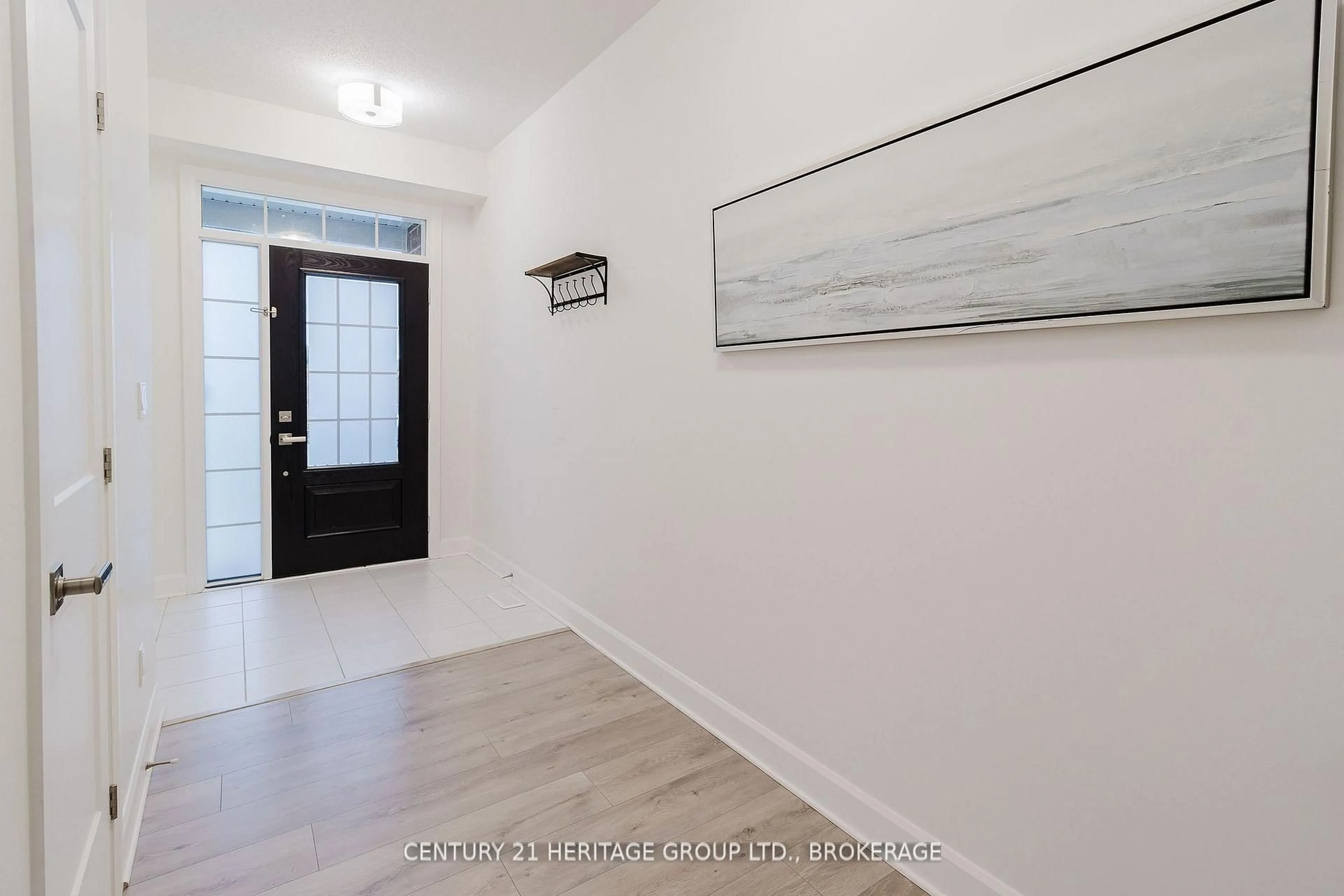 Indoor entryway for 1534 Scarlet St, Kingston Ontario K7K 0H6