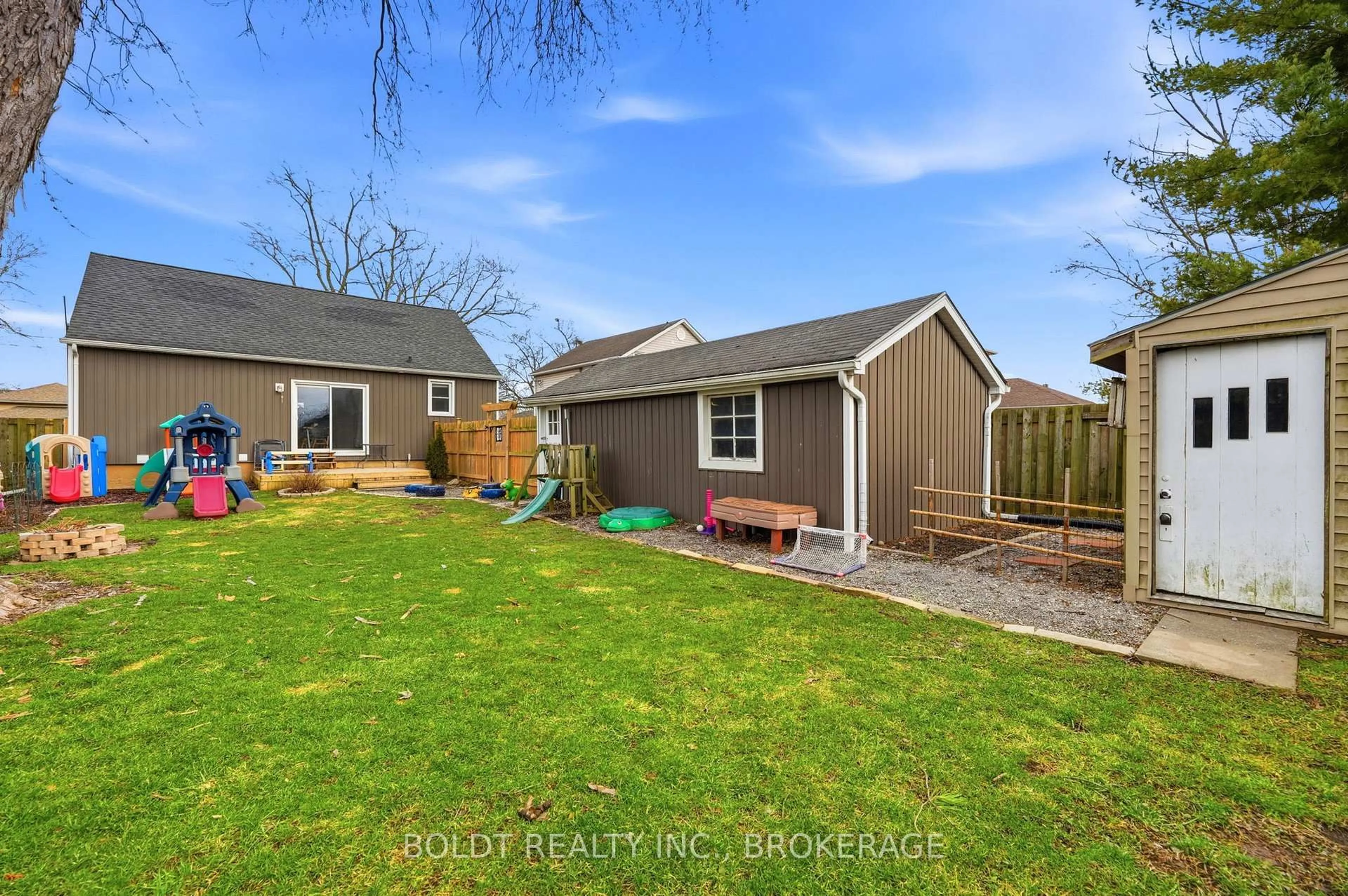 A pic from outside/outdoor area/front of a property/back of a property/a pic from drone, street for 249 McAlpine Ave, Welland Ontario L3B 1T8