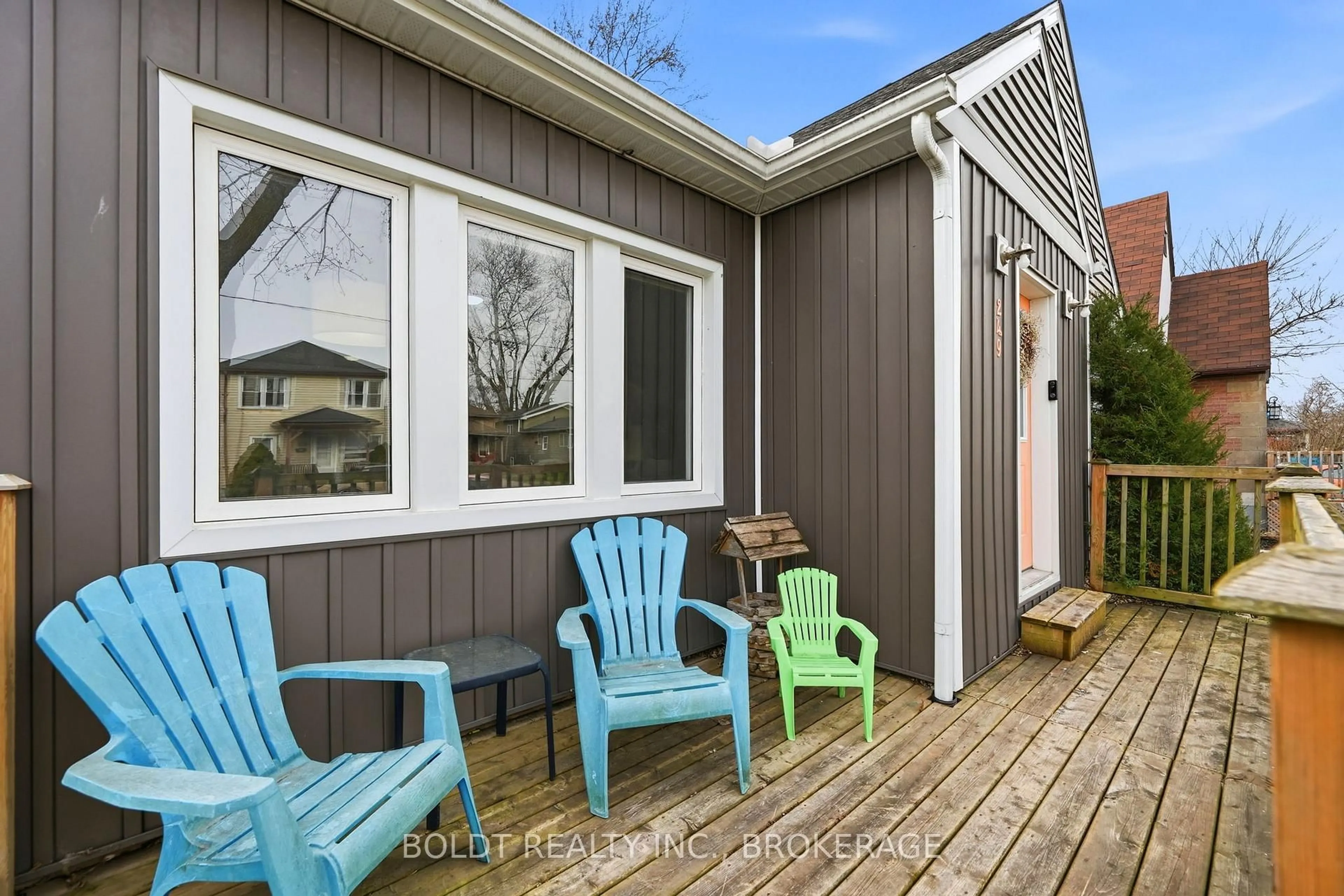 Patio, unknown for 249 McAlpine Ave, Welland Ontario L3B 1T8