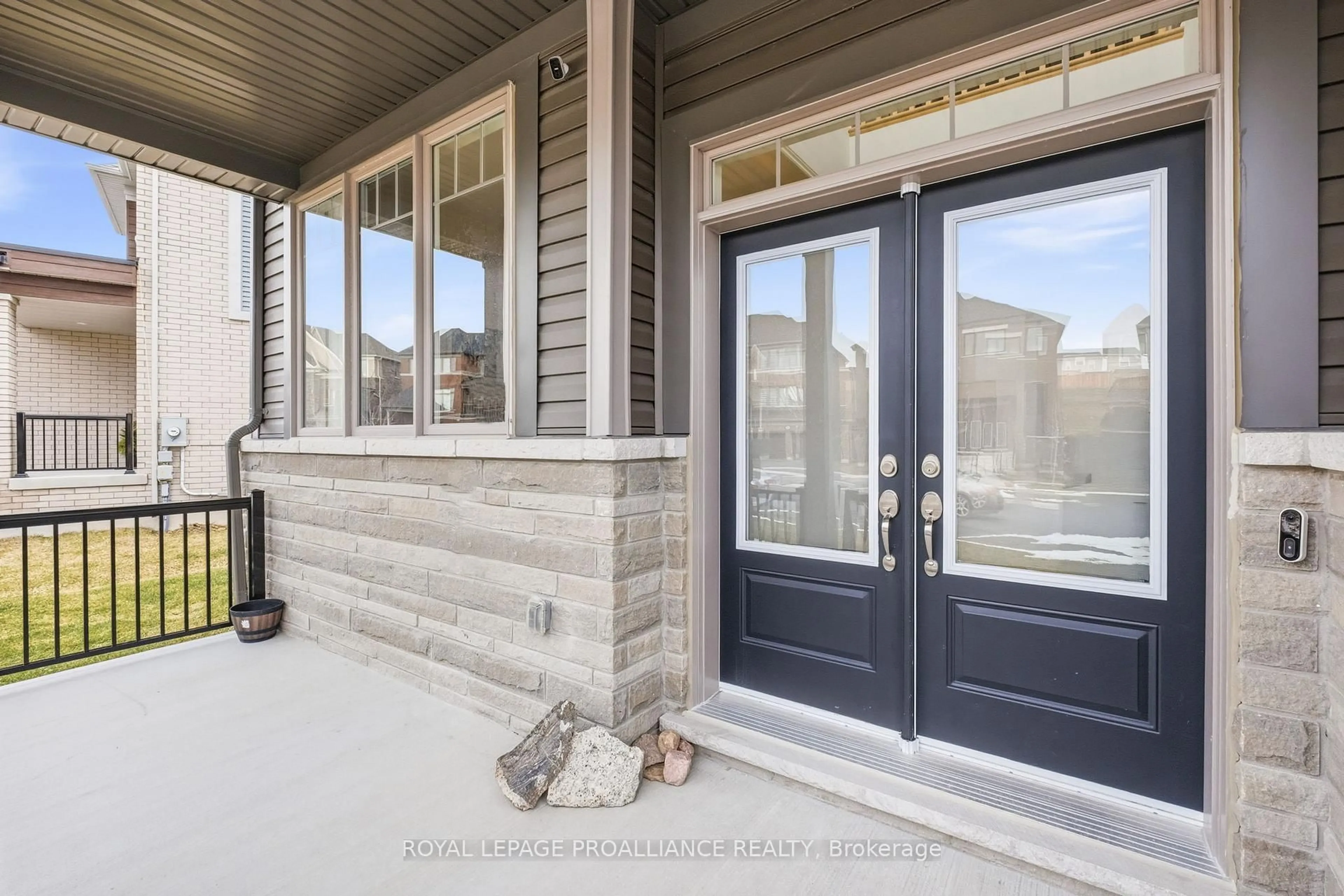 Indoor entryway for 998 Trailsview Ave, Cobourg Ontario K9A 4K3