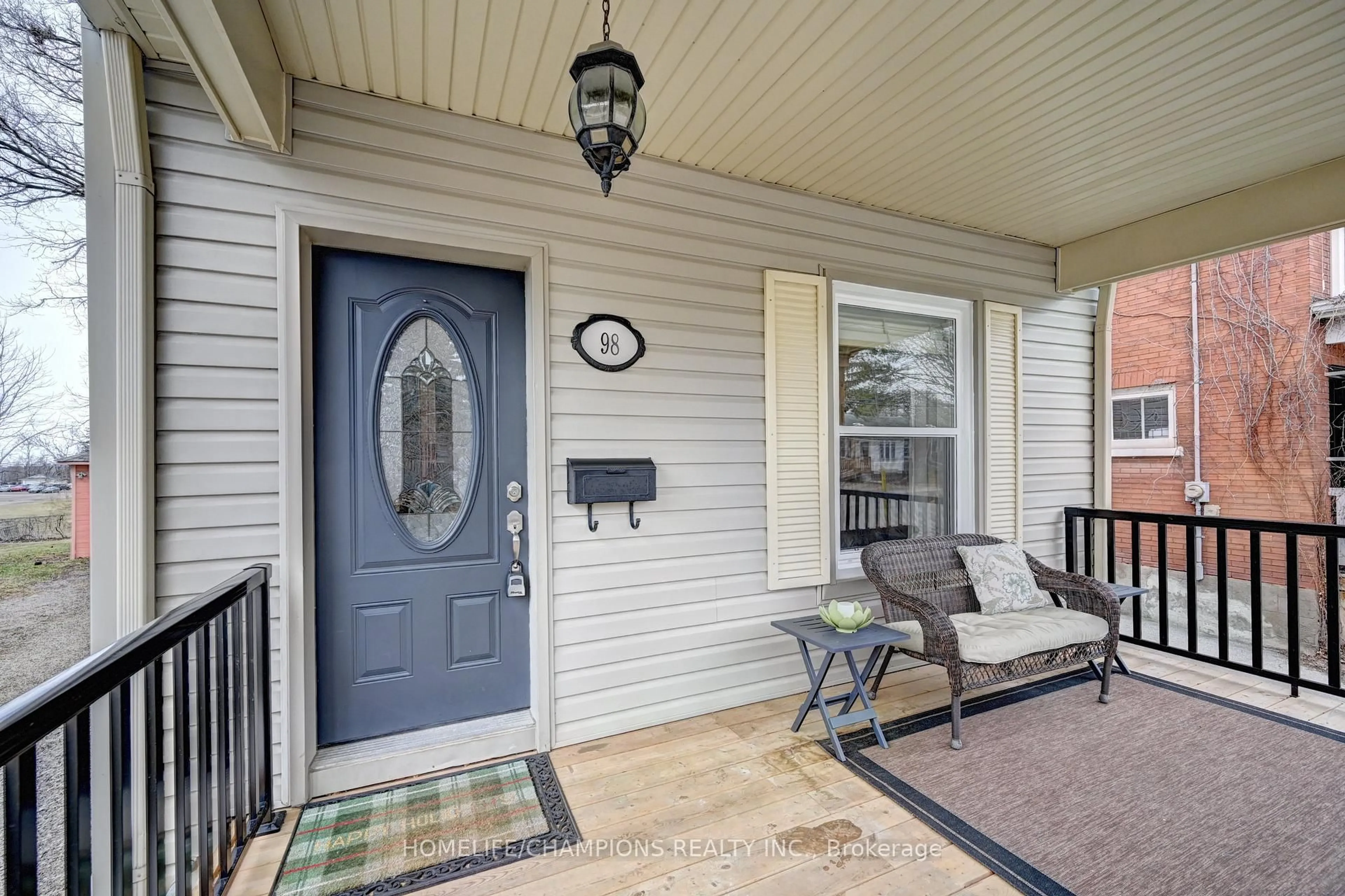 Indoor entryway for 98 McNaughton St, Cambridge Ontario N1R 1Z4