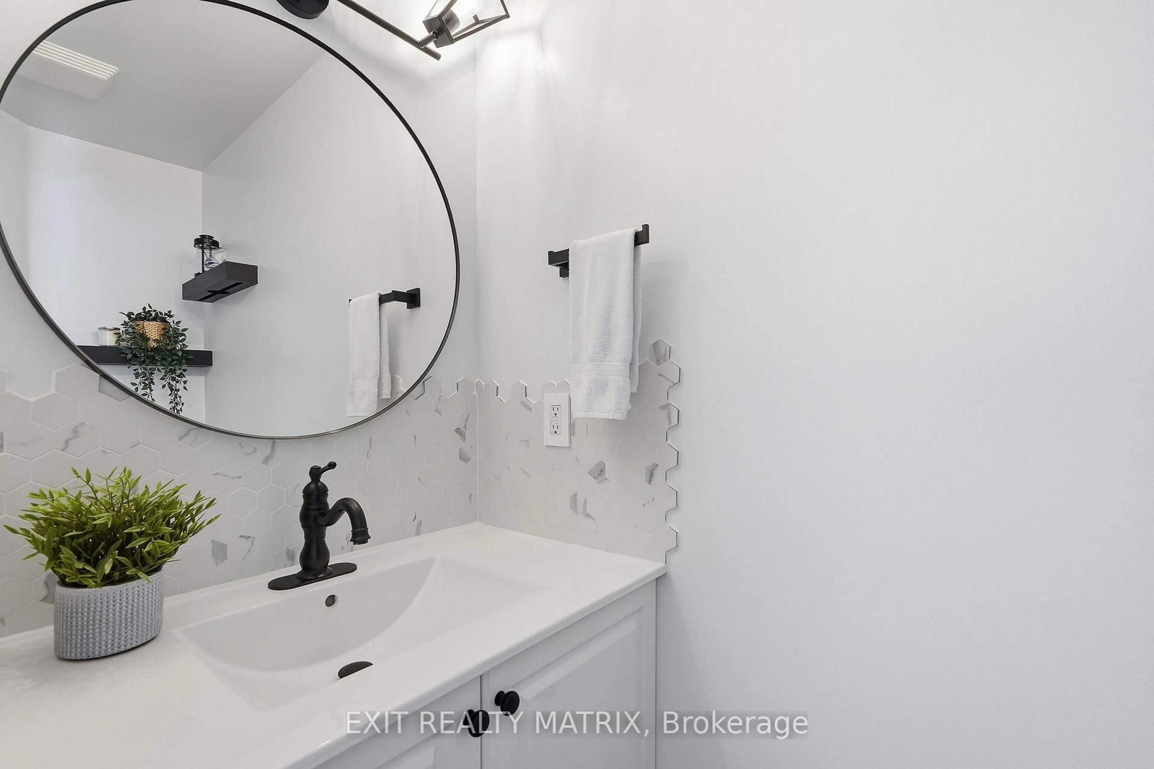 Standard bathroom, ceramic/tile floor for 19 Dignard St, Russell Ontario K0A 1W1