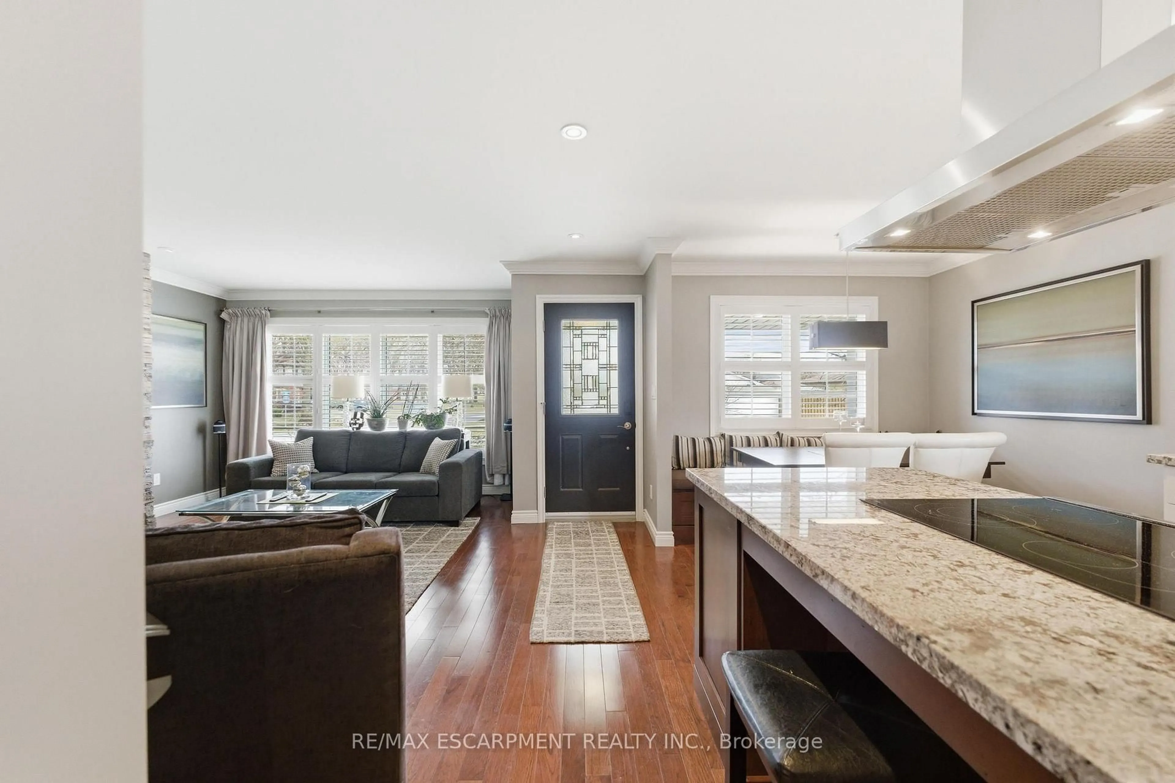 Open concept kitchen, unknown for 31 Marshall St, Brantford Ontario N3R 3C8