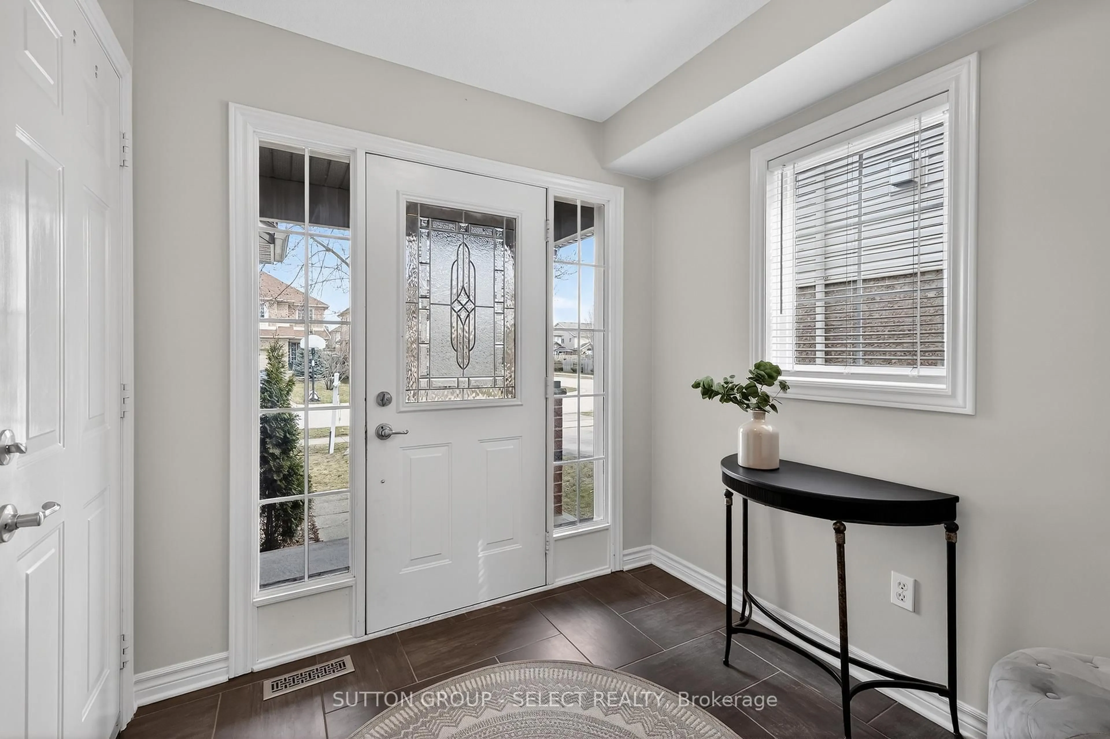 Indoor entryway for 1344 Pleasantview Dr, London North Ontario N5X 4P5