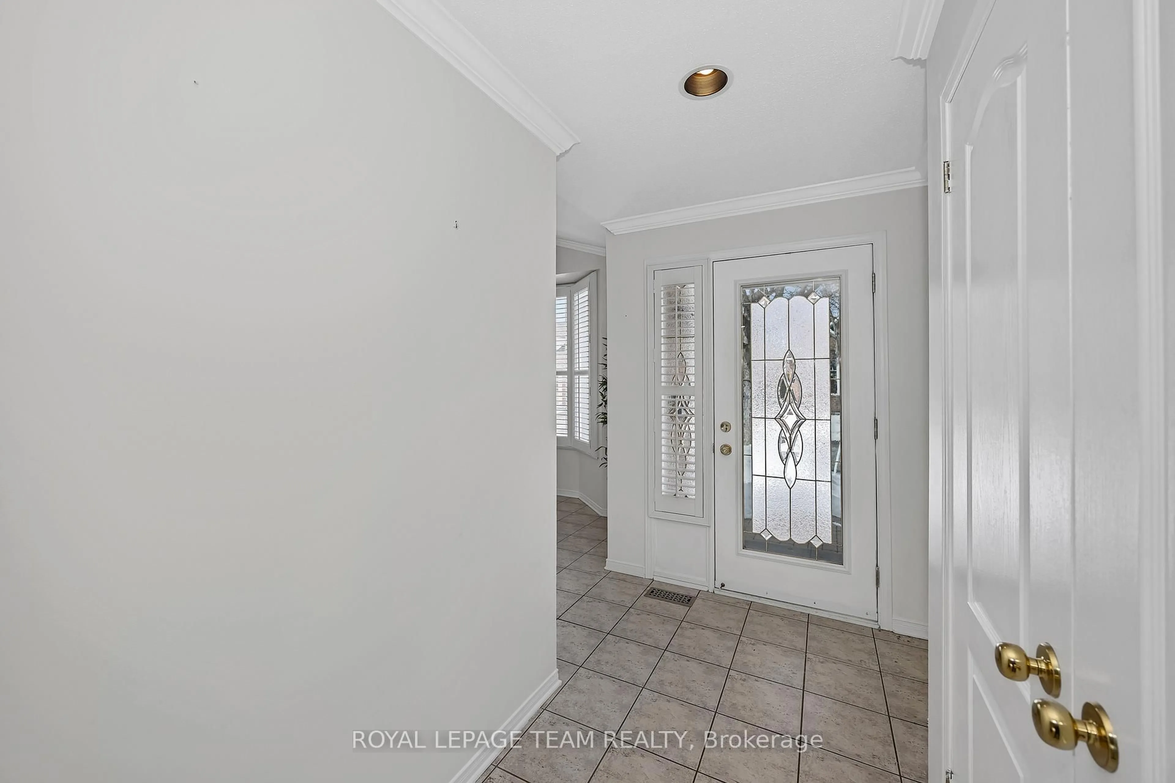 Indoor entryway for 43 Settler's Ridge Way, Ottawa Ontario K2J 4V2