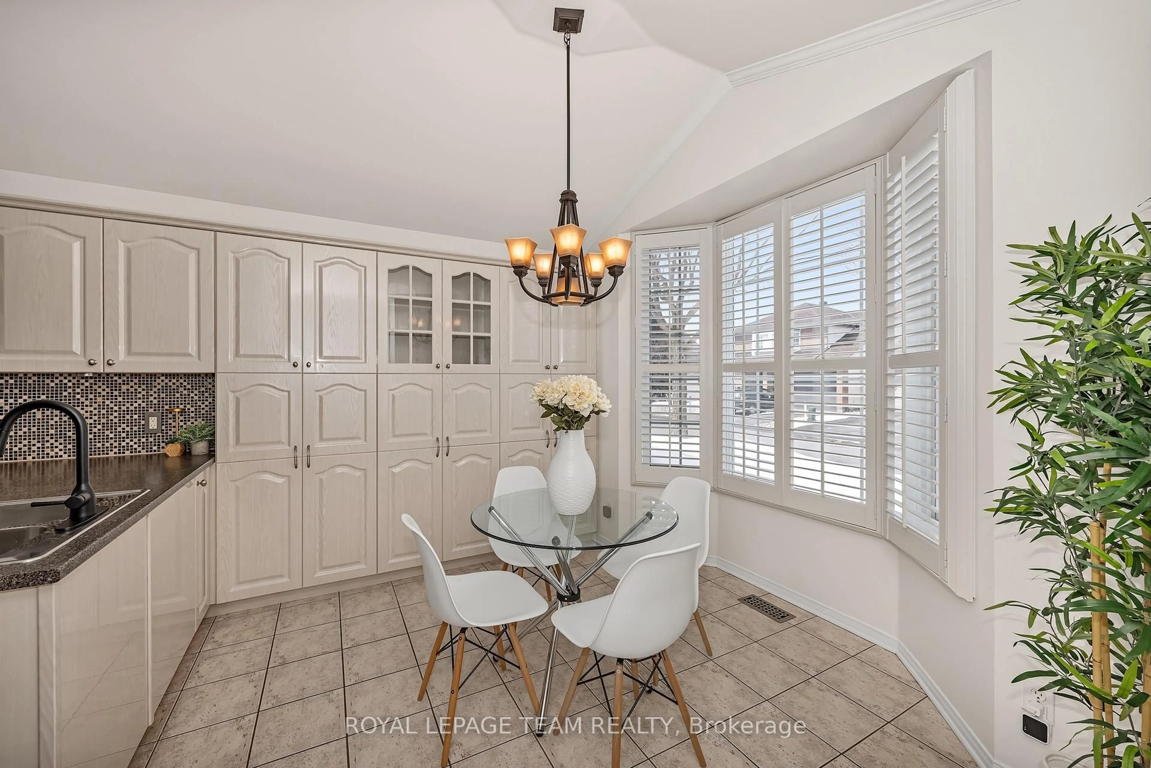 Dining room, ceramic/tile floor for 43 Settler's Ridge Way, Ottawa Ontario K2J 4V2