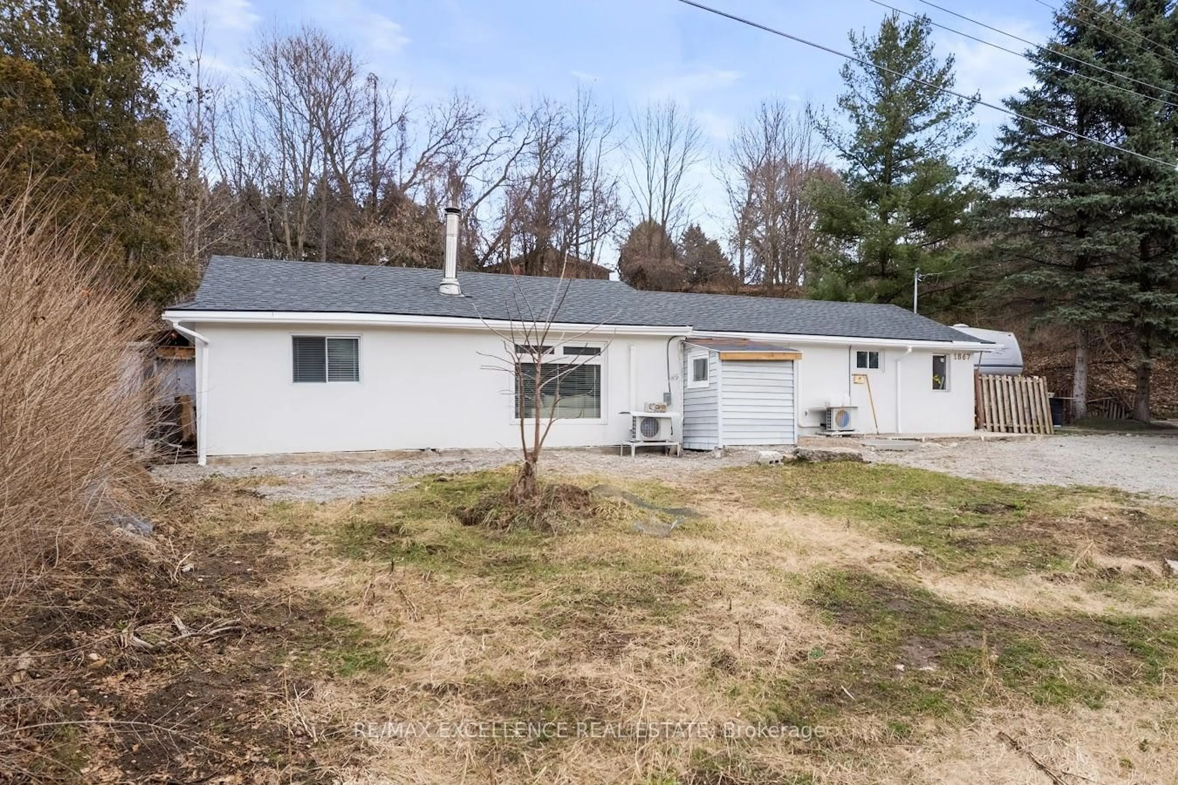 A pic from outside/outdoor area/front of a property/back of a property/a pic from drone, unknown for 1867 Brantford Highway, North Dumfries Ontario N1R 5S6