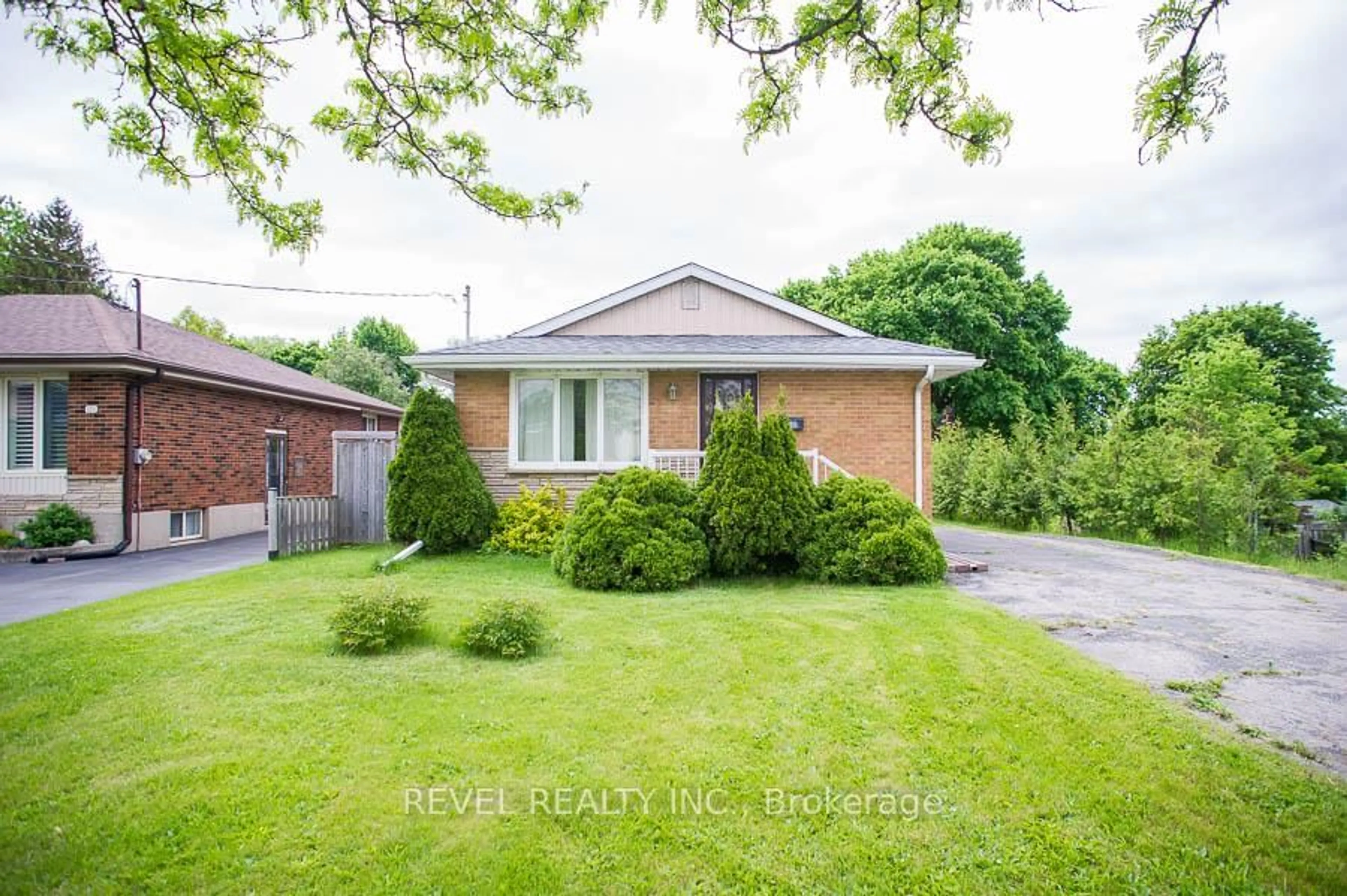 Home with brick exterior material, street for 120 Henry St, Brantford Ontario N3S 5C7