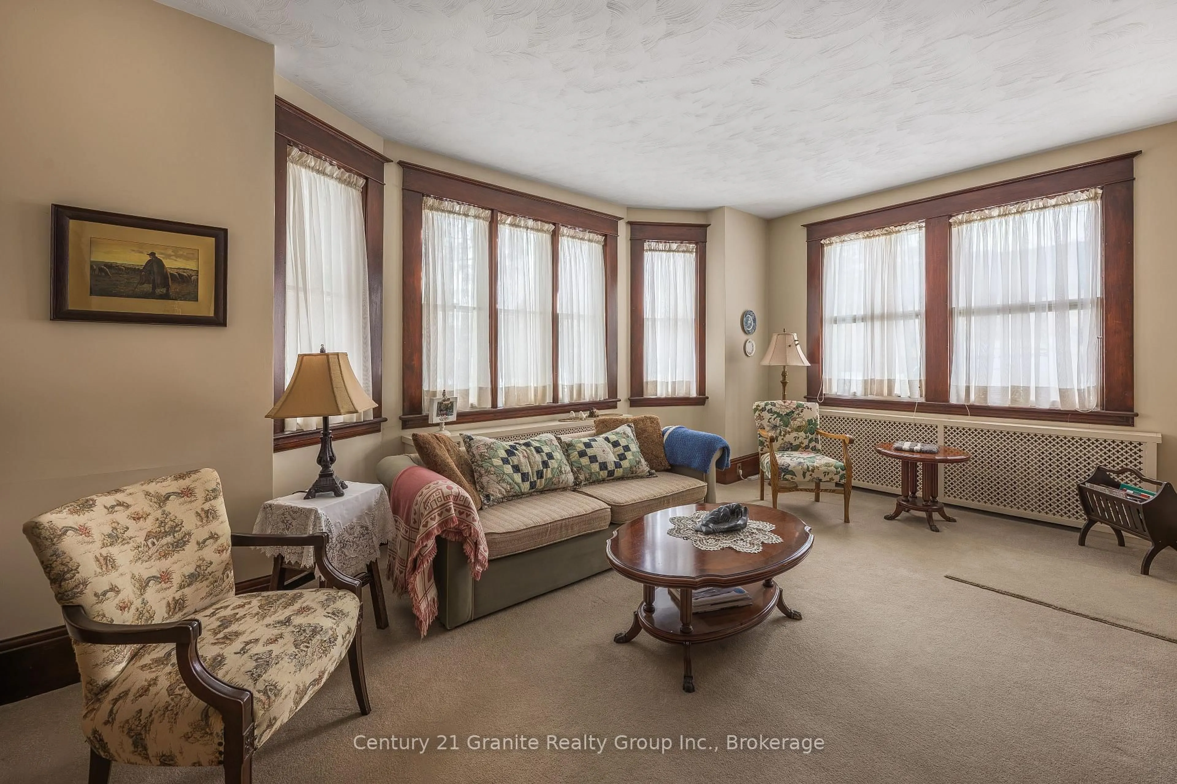 Living room with furniture, unknown for 84 Cambridge St, Kawartha Lakes Ontario K9V 4E2