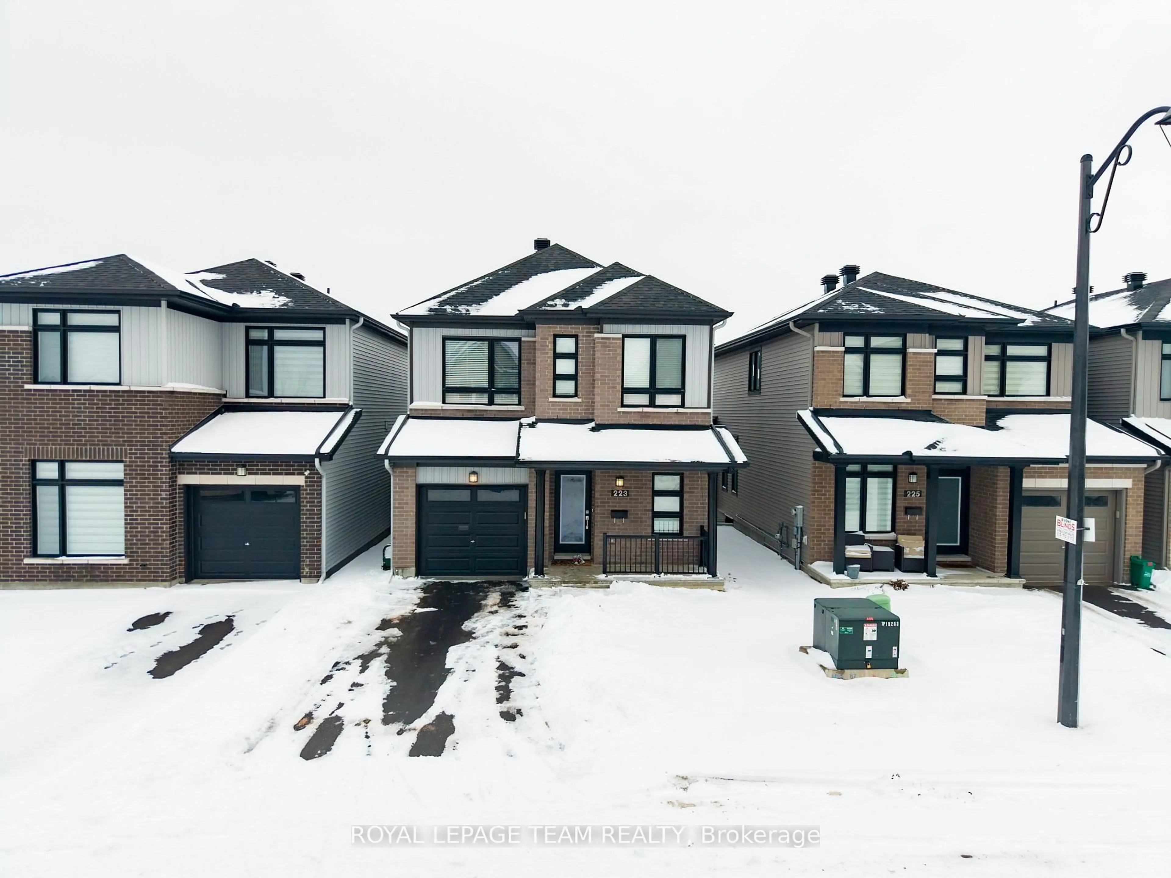 A pic from outside/outdoor area/front of a property/back of a property/a pic from drone, street for 223 Turnbuckle Cres, Ottawa Ontario K2J 7B7