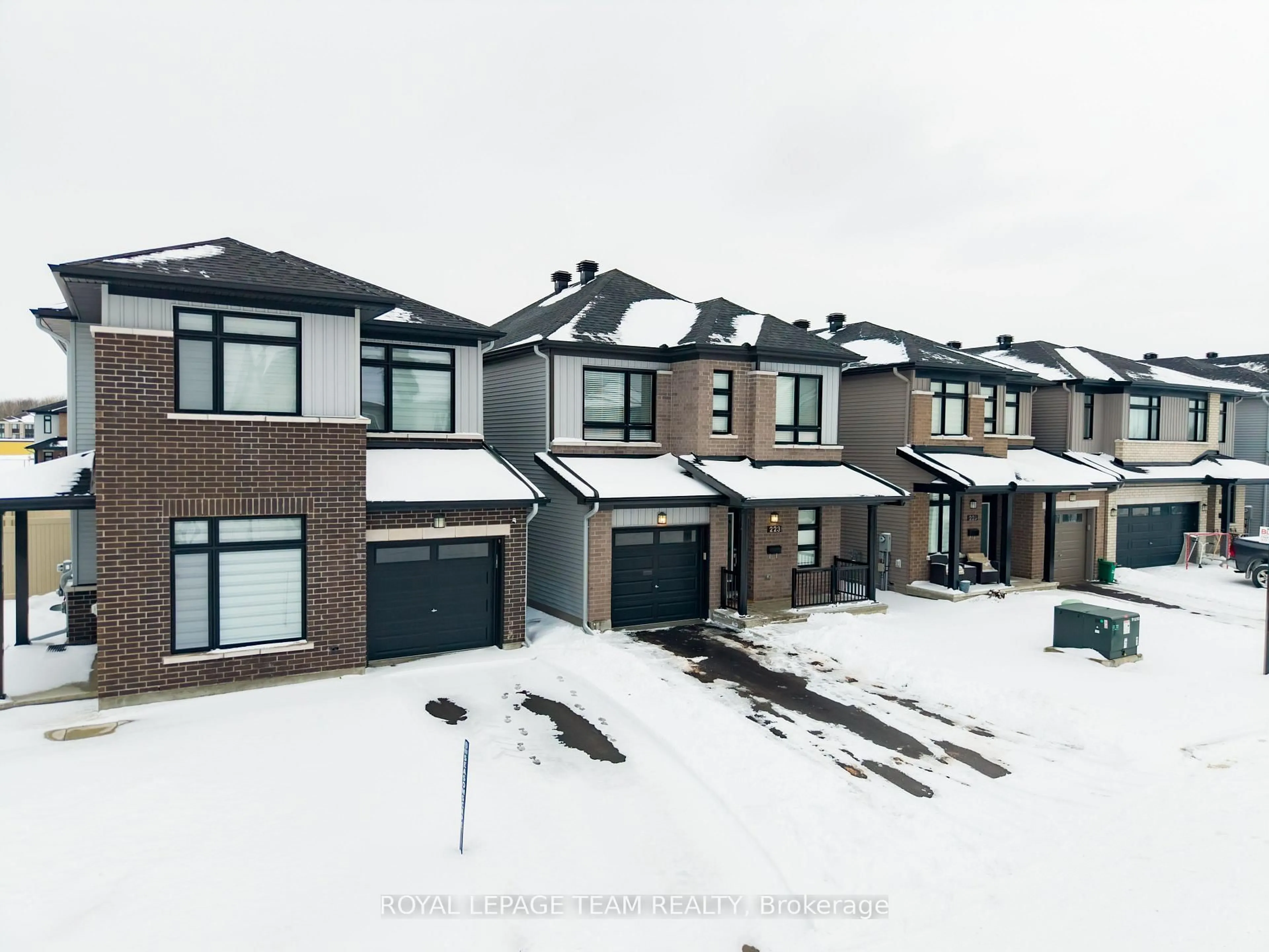 A pic from outside/outdoor area/front of a property/back of a property/a pic from drone, street for 223 Turnbuckle Cres, Ottawa Ontario K2J 7B7