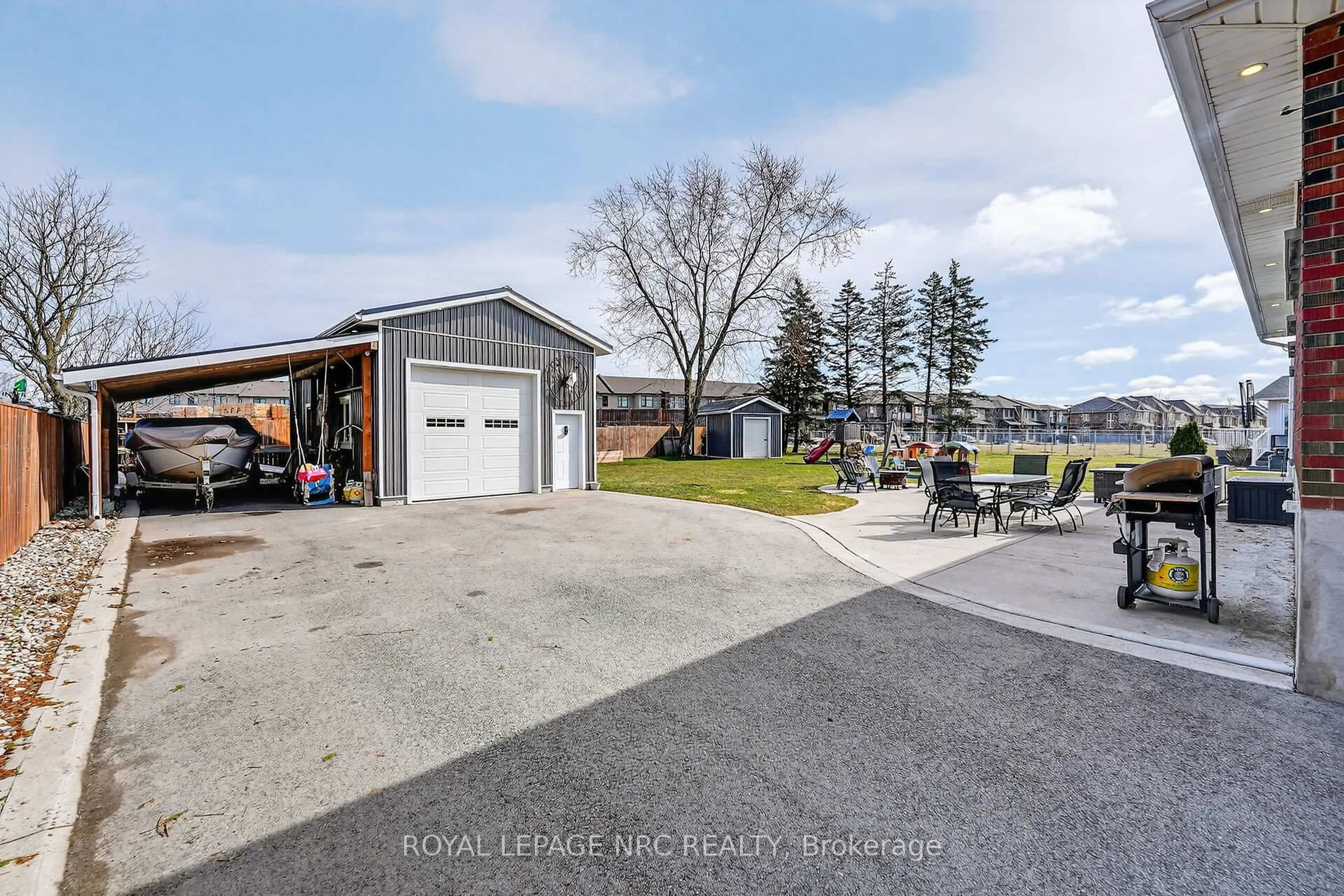 A pic from outside/outdoor area/front of a property/back of a property/a pic from drone, street for 171 Morgan Ave, West Lincoln Ontario L0R 2A0