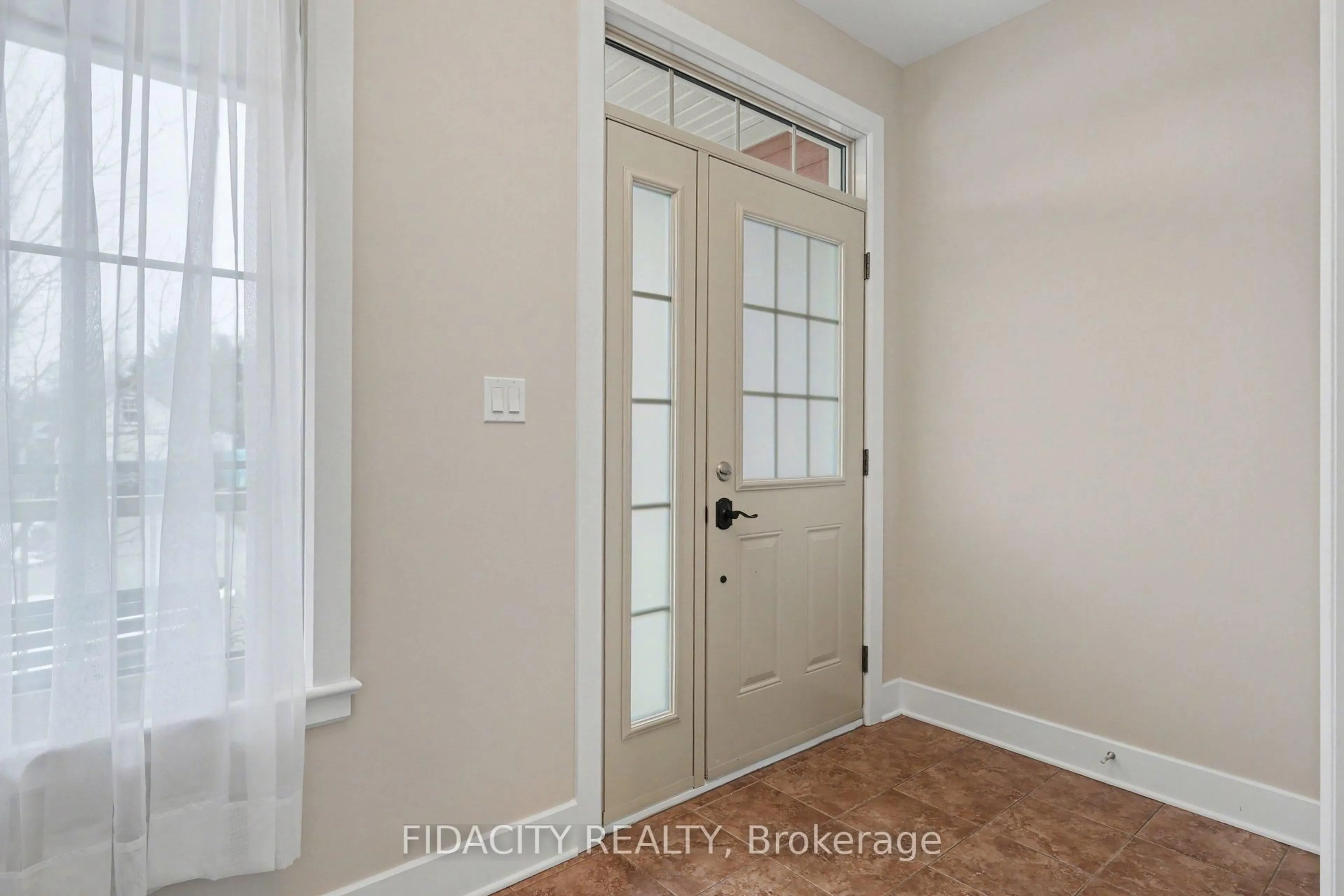 Indoor entryway for 21 Galens Way, North Grenville Ontario K0G 1J0