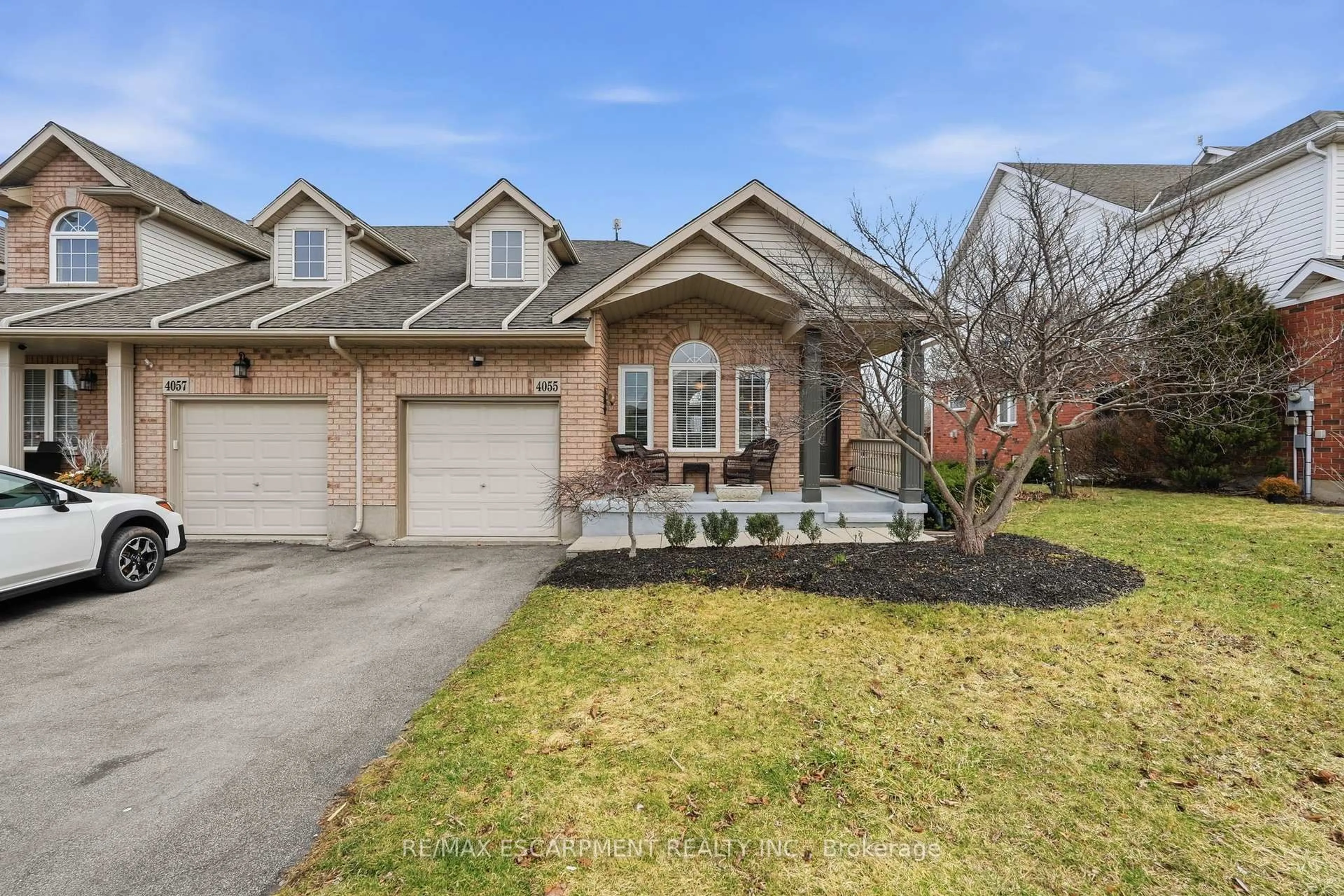 Home with brick exterior material, street for 4055 Ashby Dr, Lincoln Ontario L3J 0G6