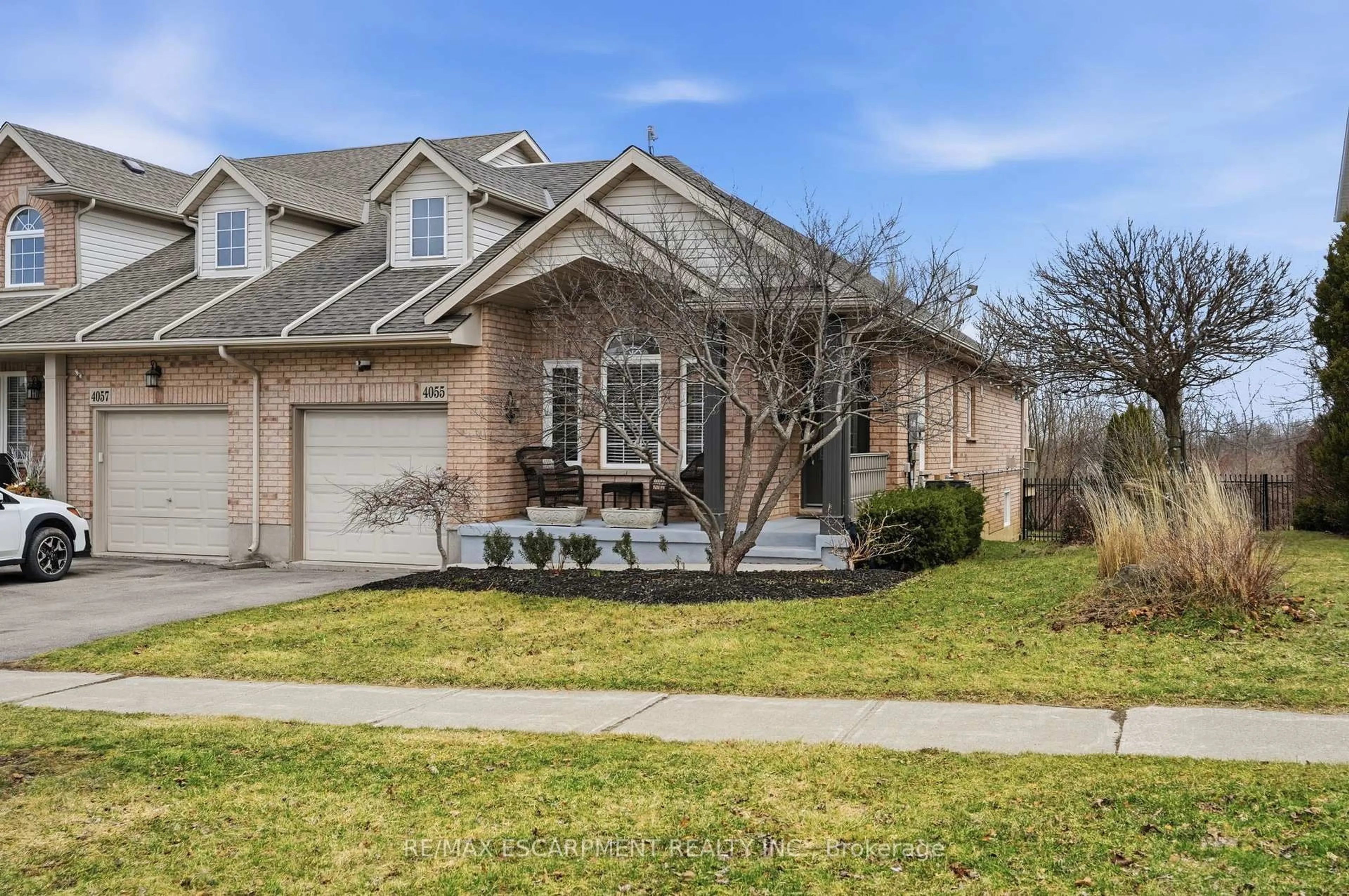 Home with brick exterior material, street for 4055 Ashby Dr, Lincoln Ontario L3J 0G6