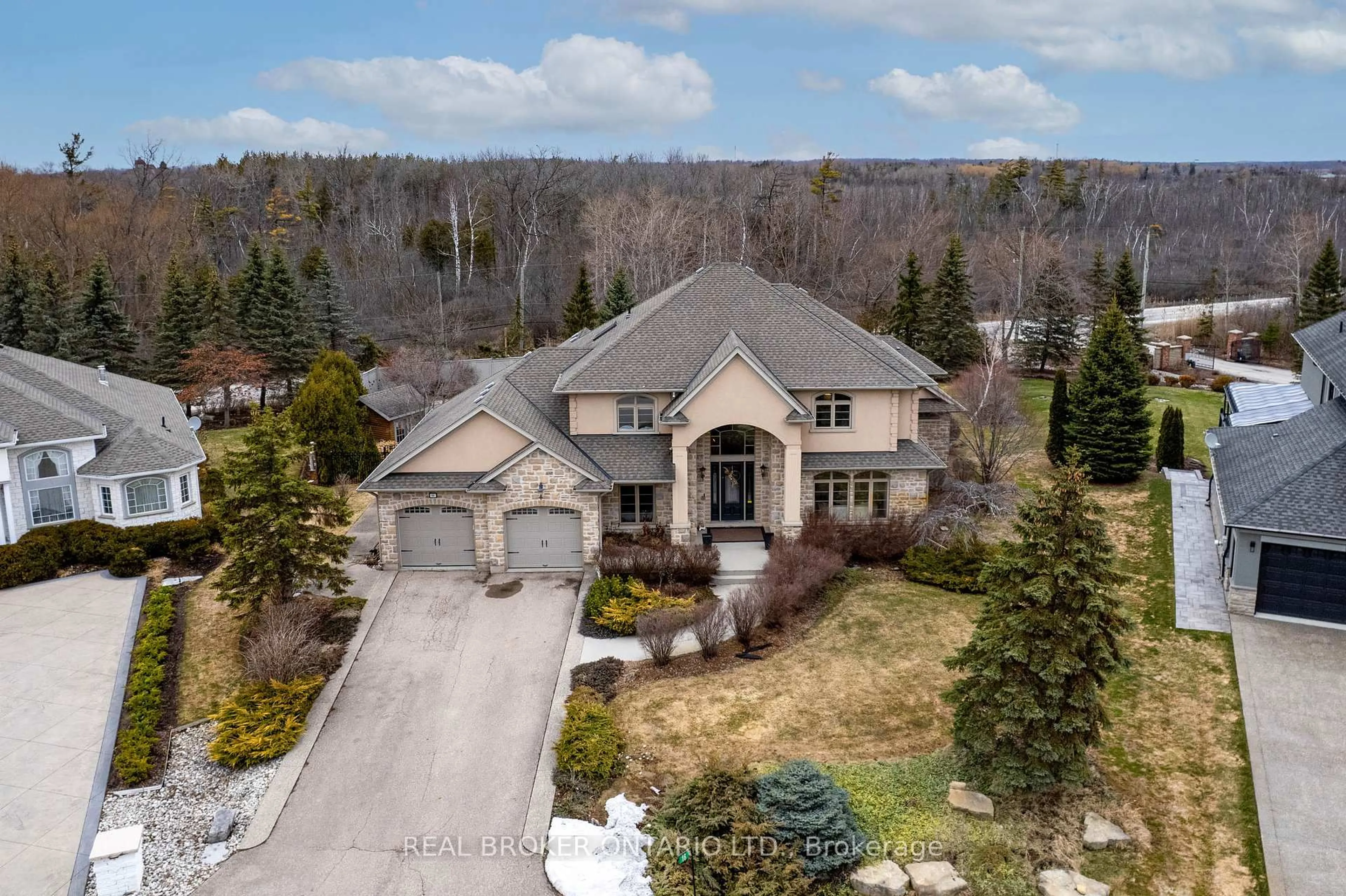 A pic from outside/outdoor area/front of a property/back of a property/a pic from drone, street for 16 Seifert Crt, Cambridge Ontario N3C 2V4