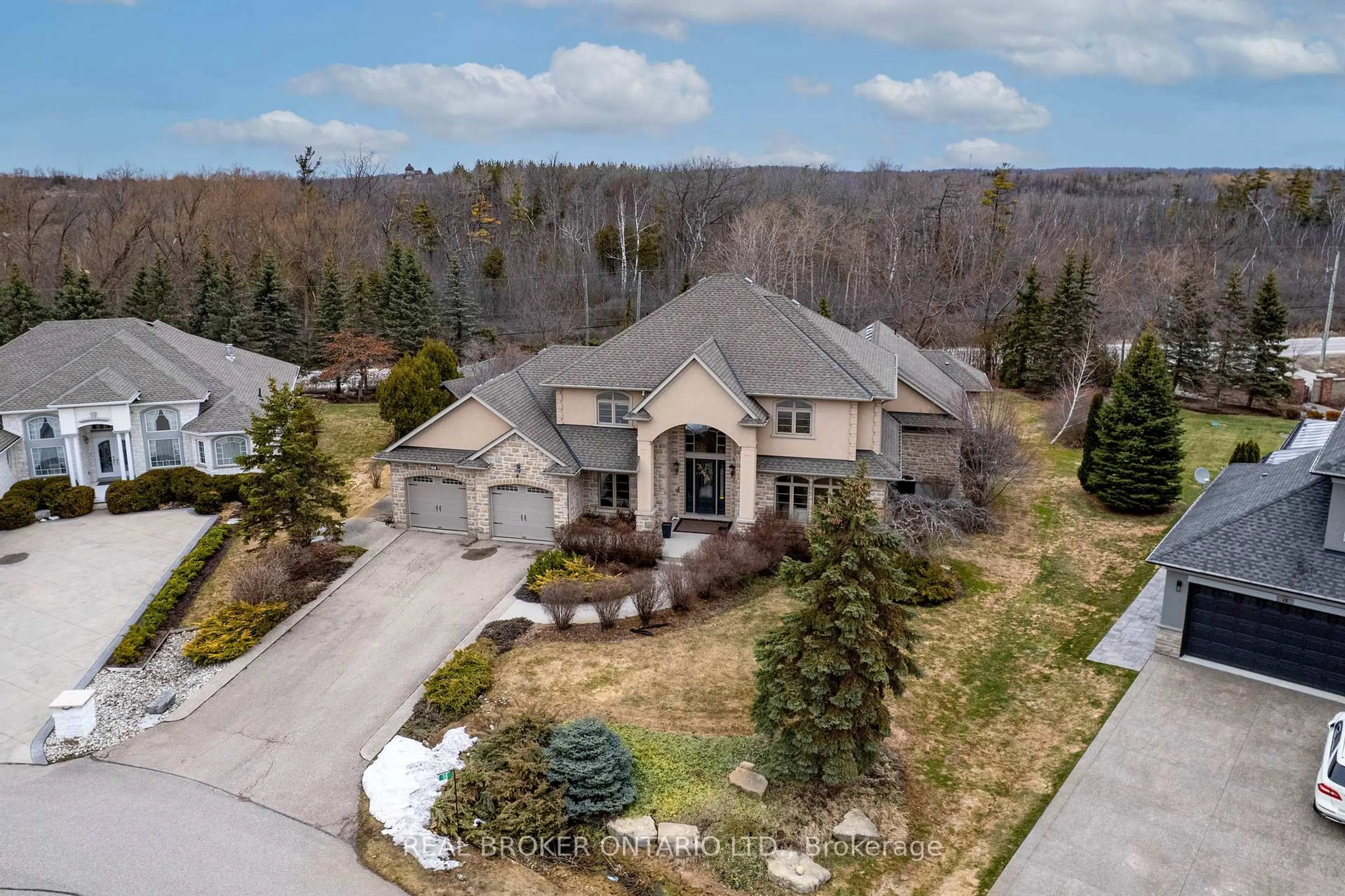 A pic from outside/outdoor area/front of a property/back of a property/a pic from drone, street for 16 Seifert Crt, Cambridge Ontario N3C 2V4