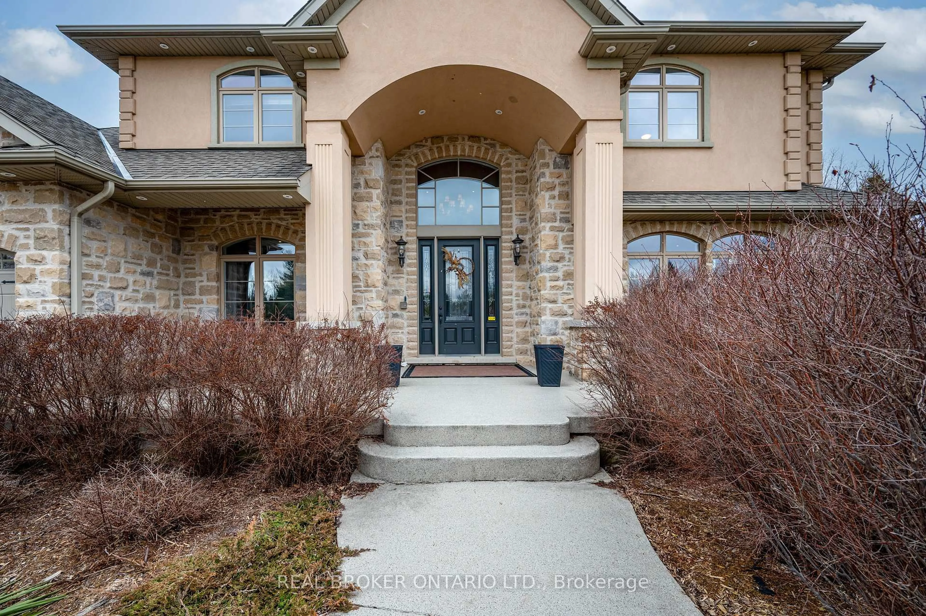 Indoor entryway for 16 Seifert Crt, Cambridge Ontario N3C 2V4
