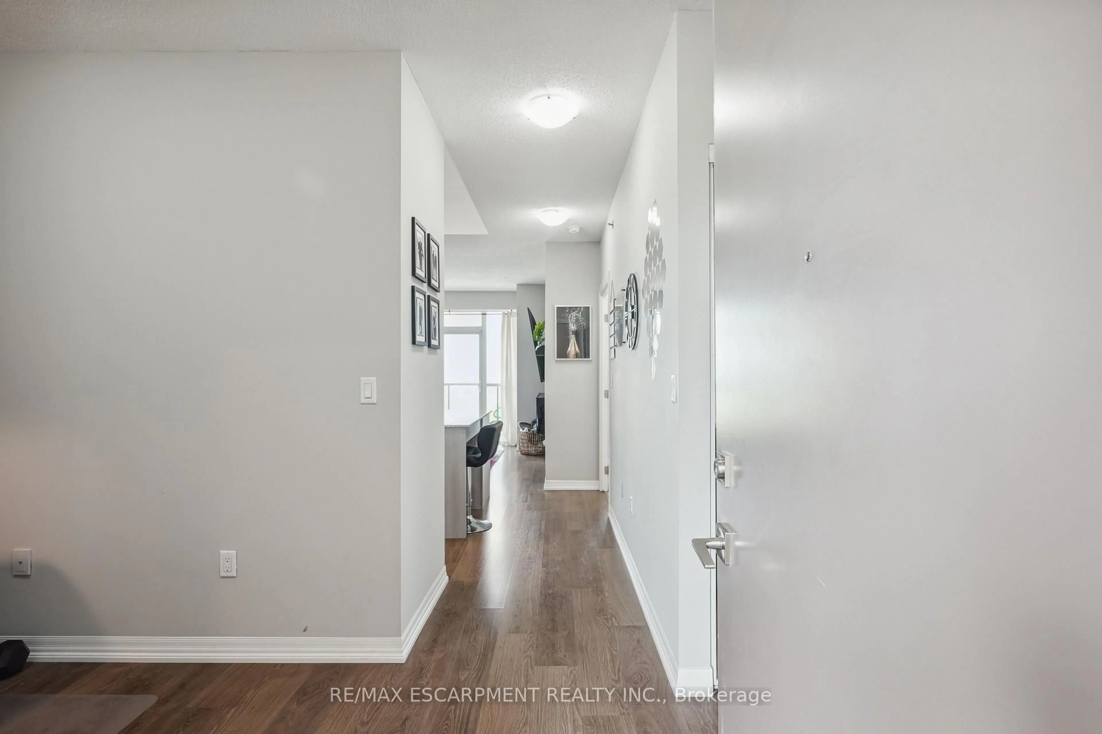 Indoor entryway for 560 North Service Rd #709, Grimsby Ontario L3M 0G3