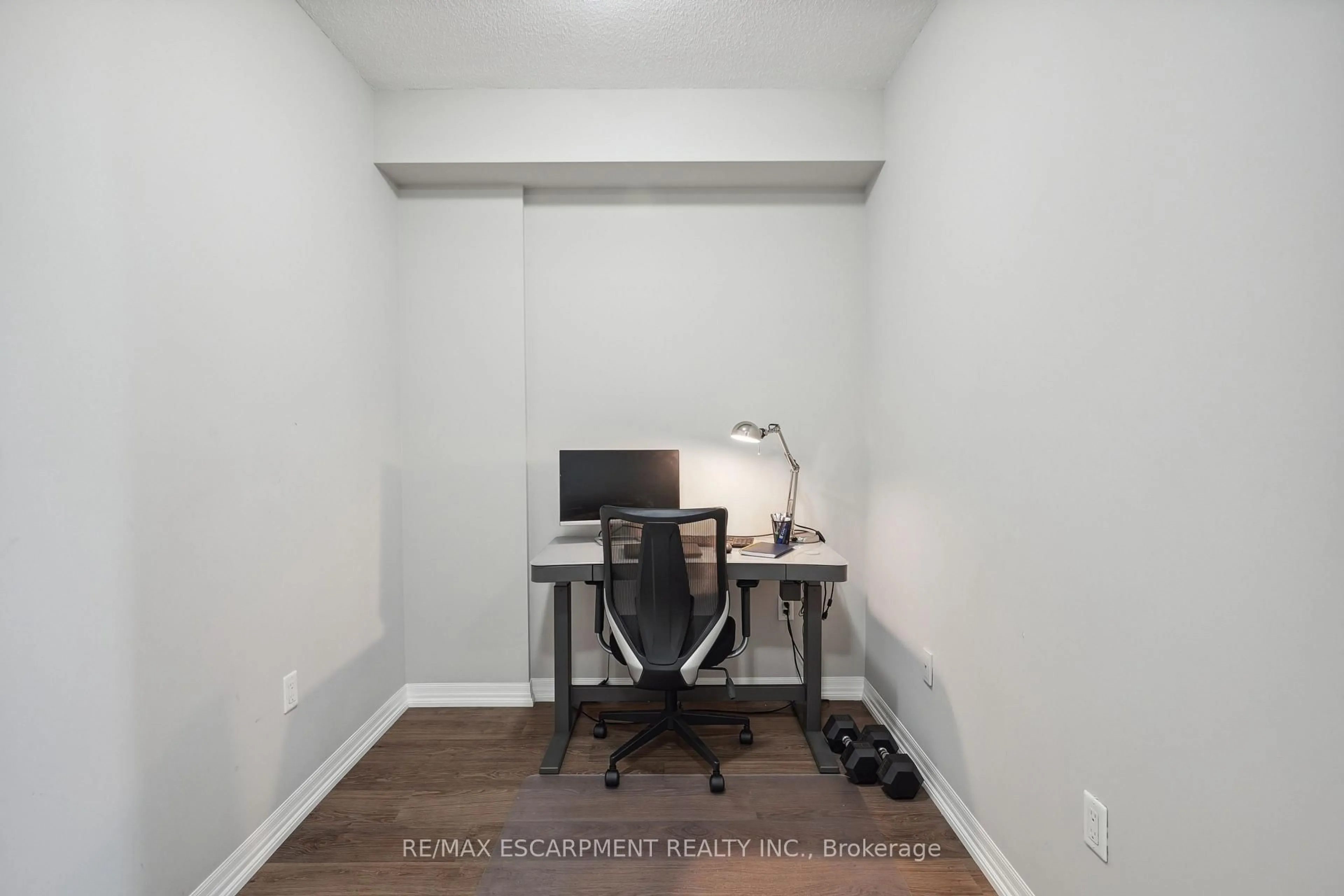 A pic of a room for 560 North Service Rd #709, Grimsby Ontario L3M 0G3