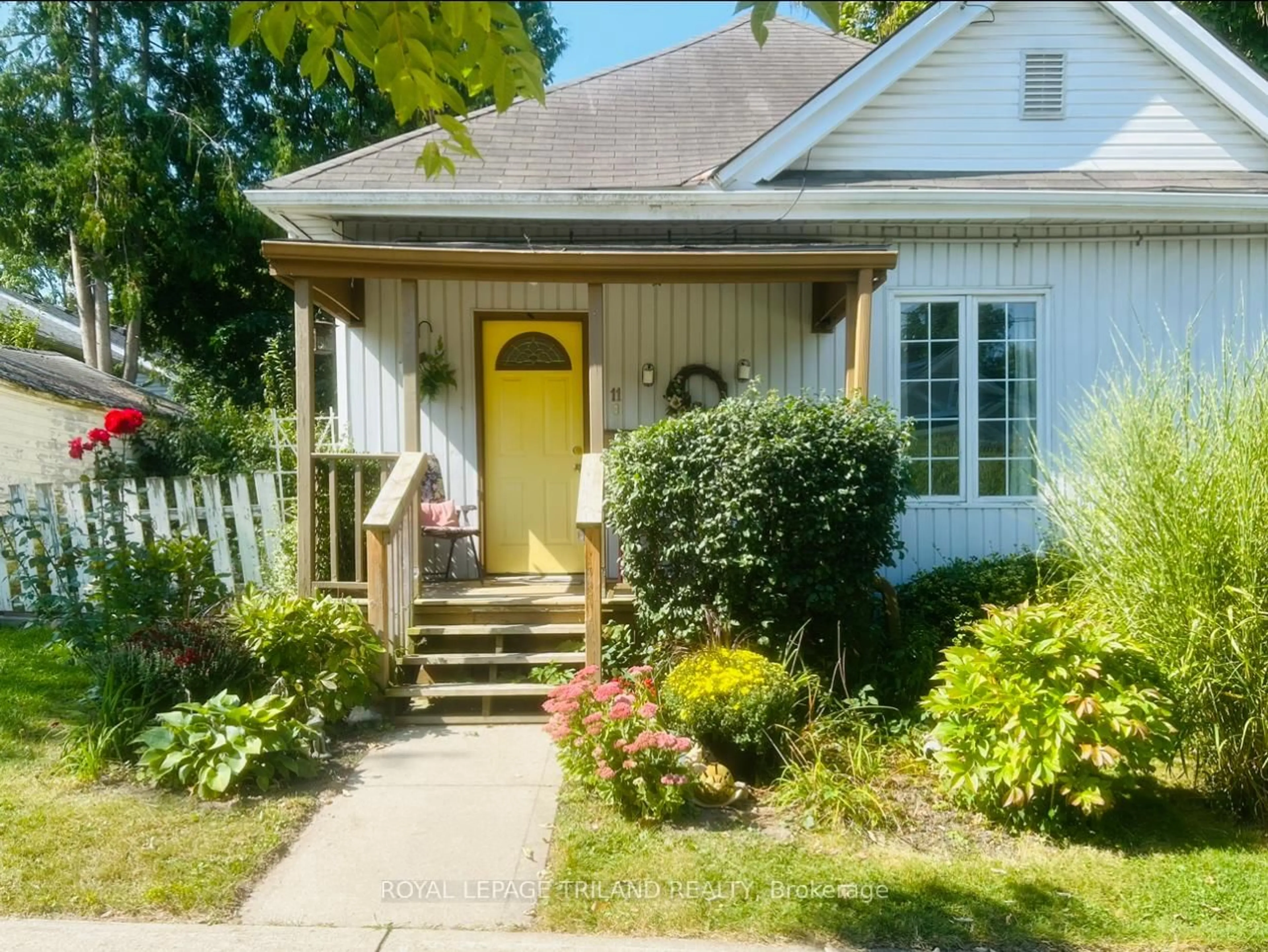 Indoor entryway for 11 MACKAY Ave, London South Ontario N6J 2T5