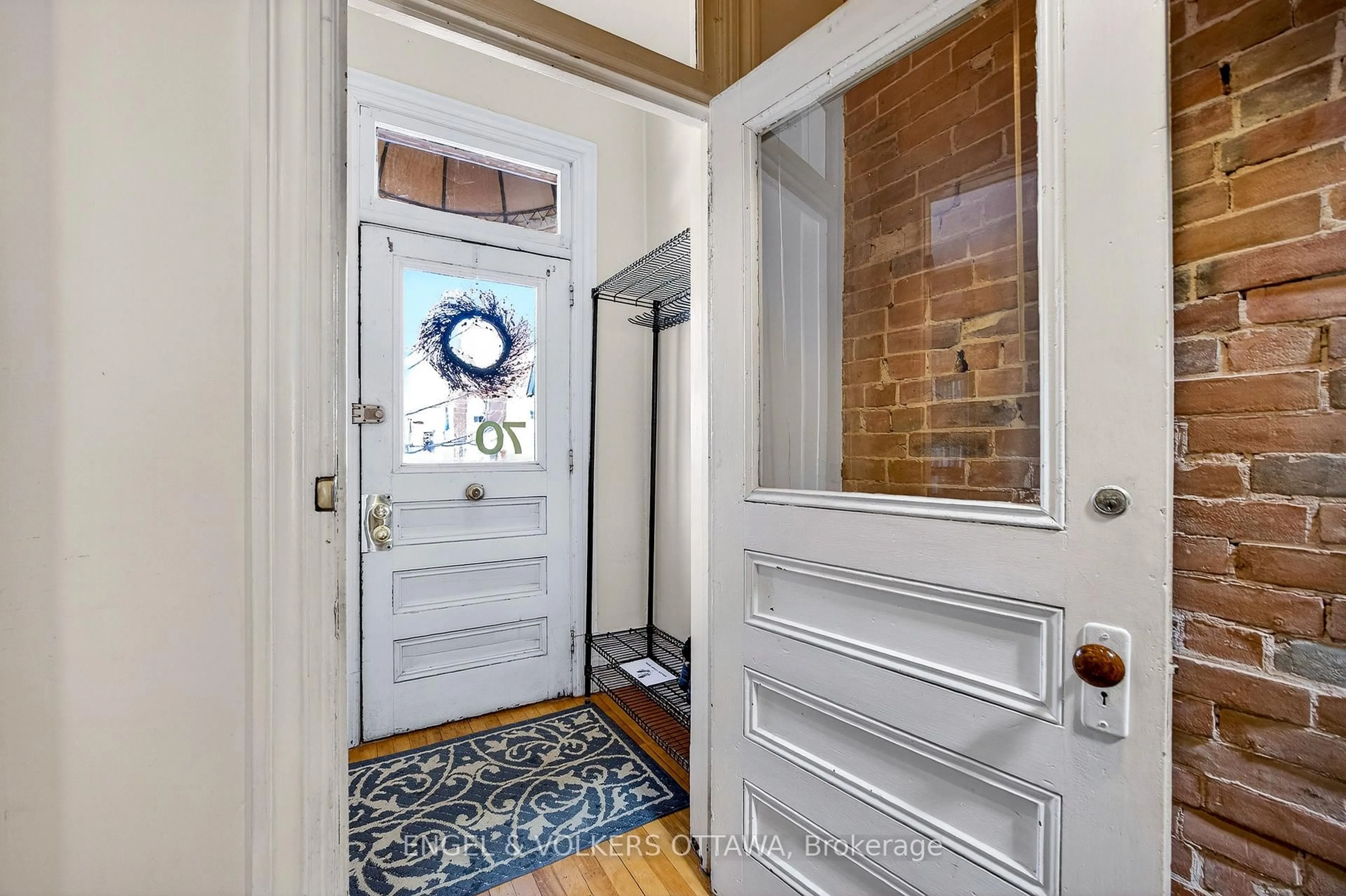 Indoor entryway for 70 Fourth Ave, Ottawa Ontario K1S 2L2