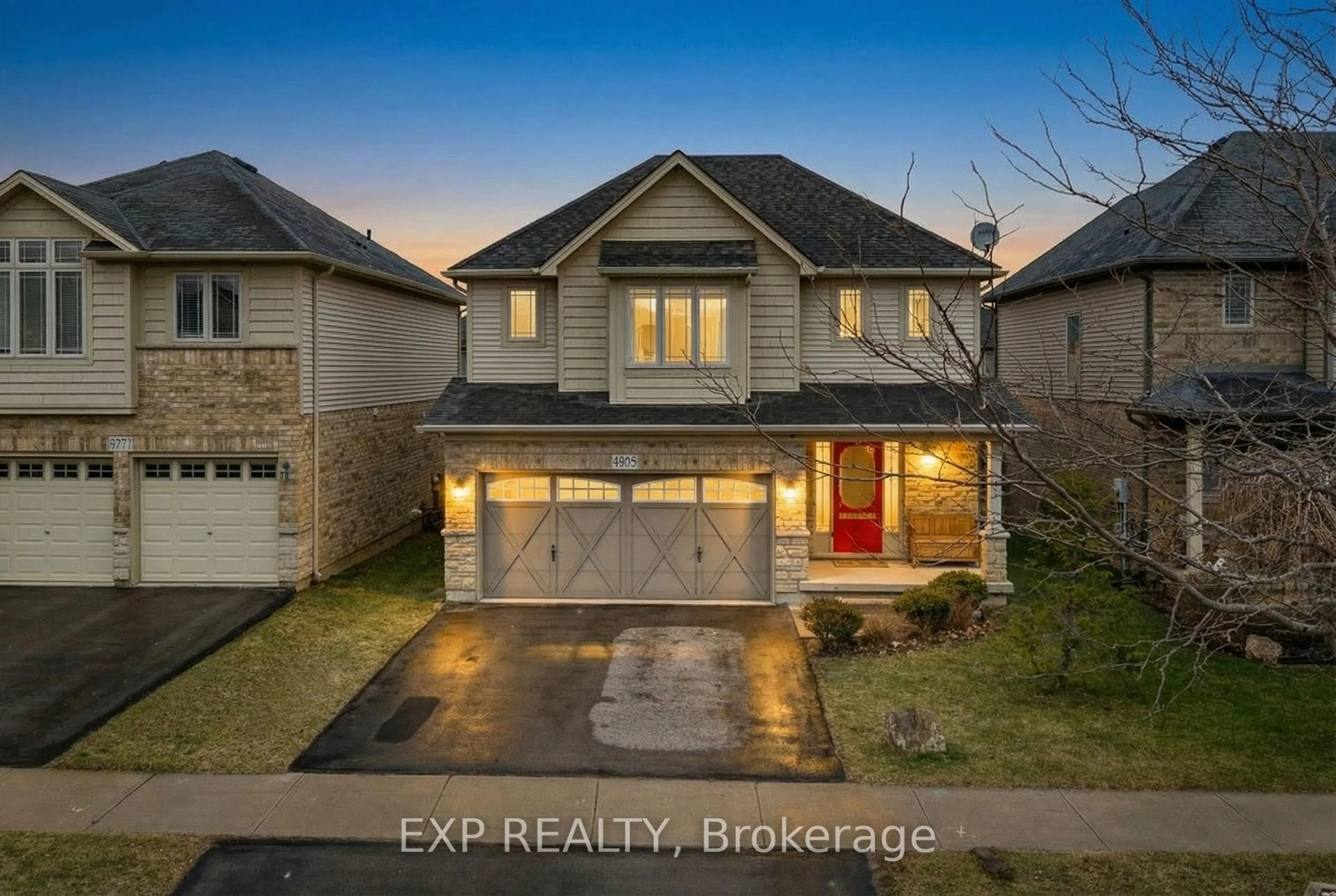 A pic from outside/outdoor area/front of a property/back of a property/a pic from drone, street for 4875 John St, Lincoln Ontario L3J 0P2