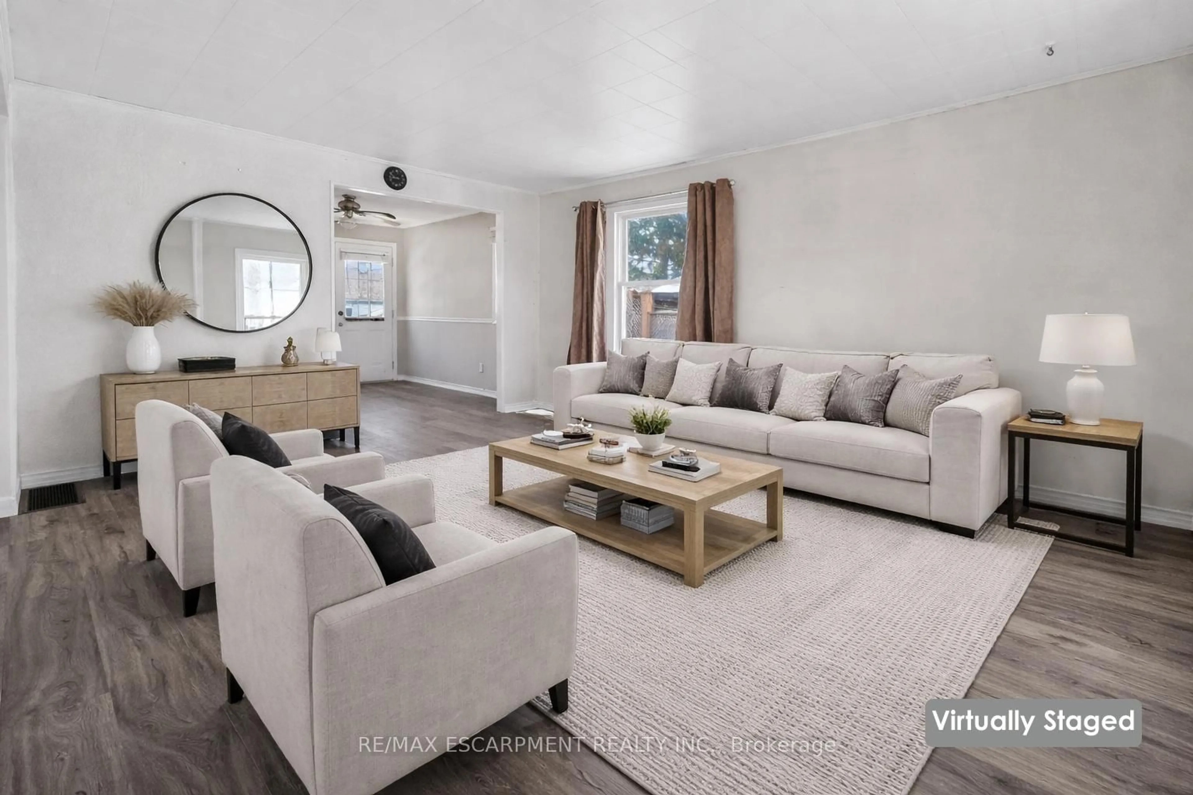 Living room with furniture, unknown for 85 Grass Ave, St. Catharines Ontario L2R 1T2