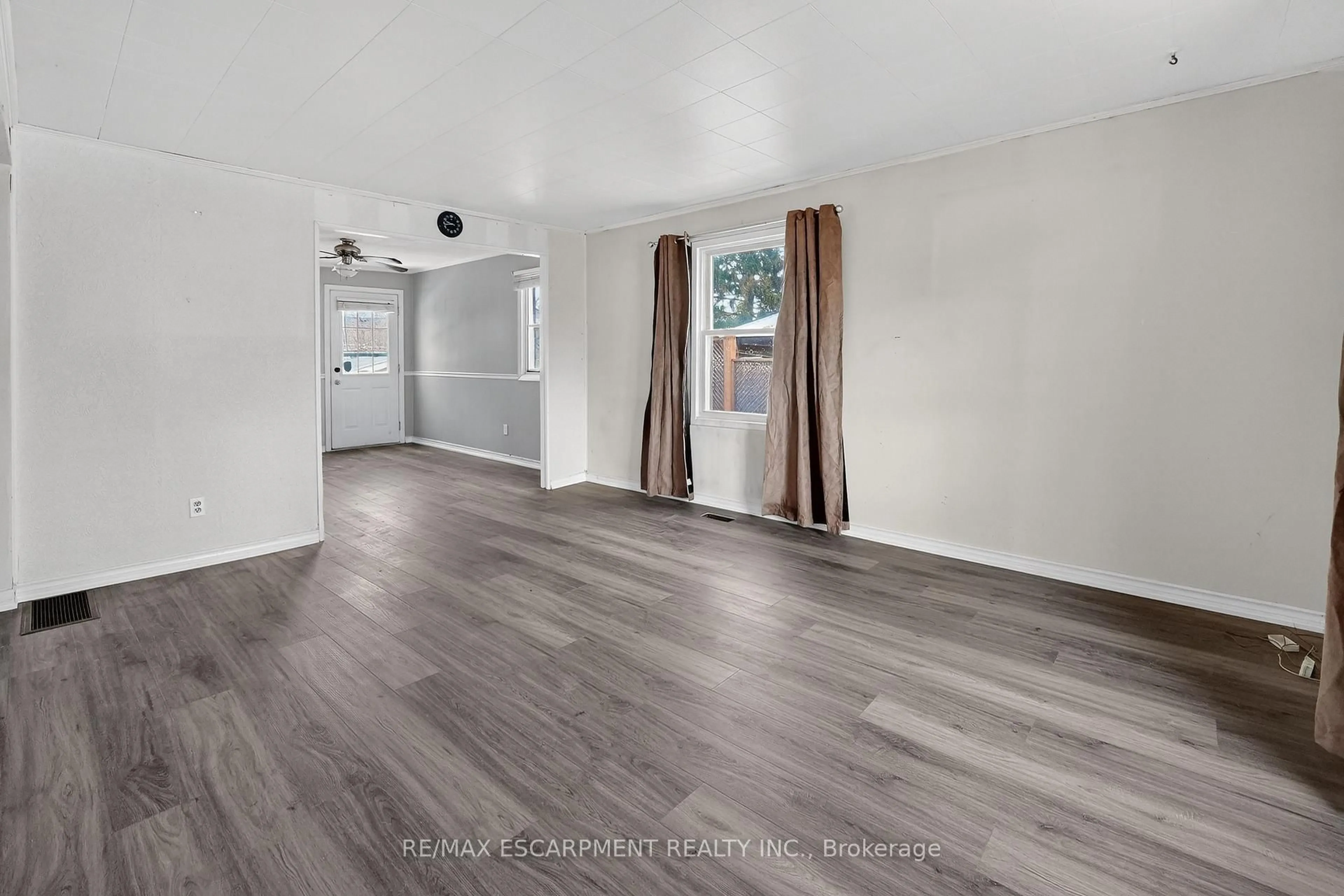 A pic of a room for 85 Grass Ave, St. Catharines Ontario L2R 1T2