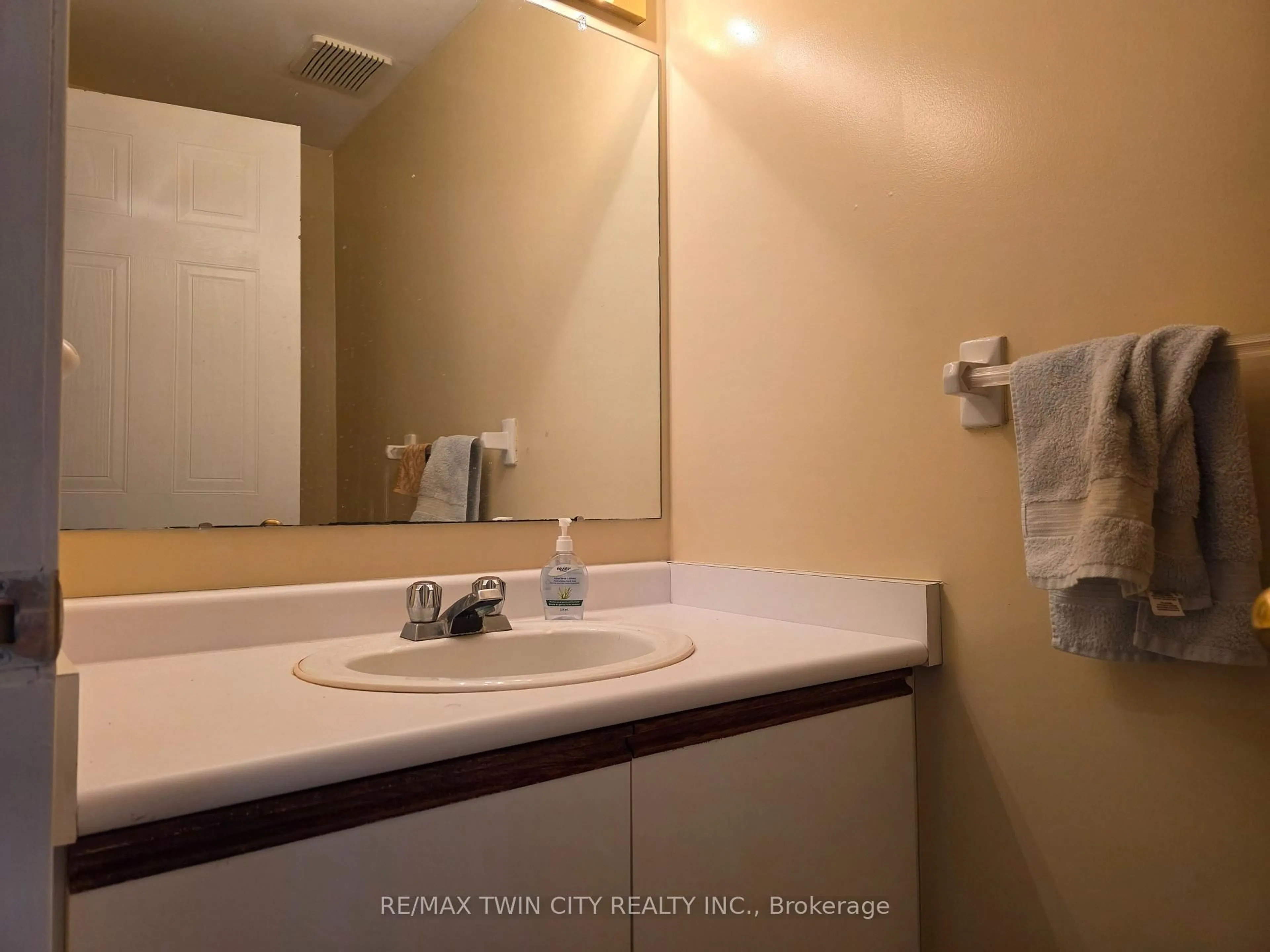 Standard bathroom, ceramic/tile floor for 250 Keats Way #6, Waterloo Ontario N2L 6J5