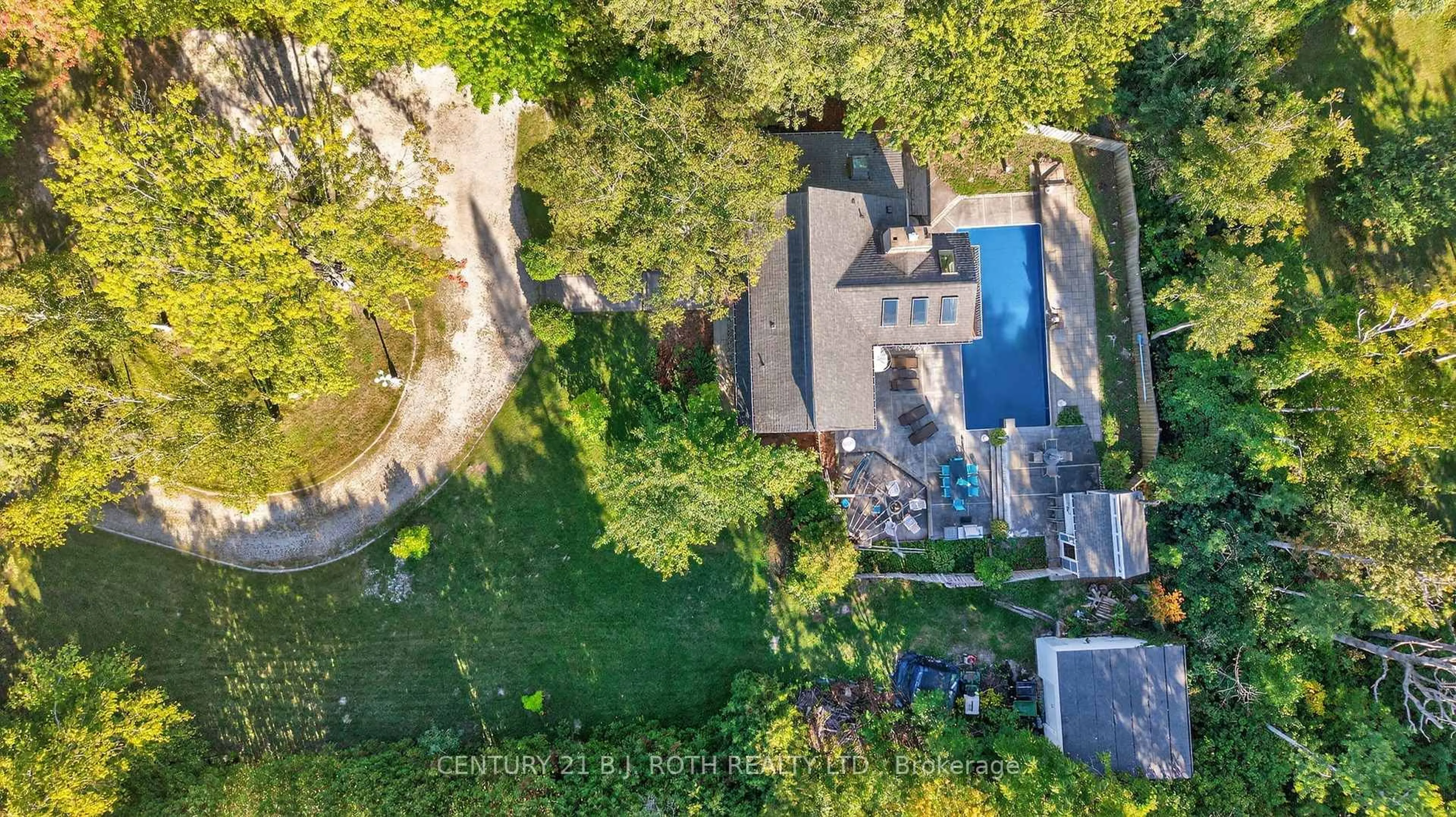 A pic from outside/outdoor area/front of a property/back of a property/a pic from drone, street for 209846 26 Highway, Blue Mountains Ontario L9Y 0L1