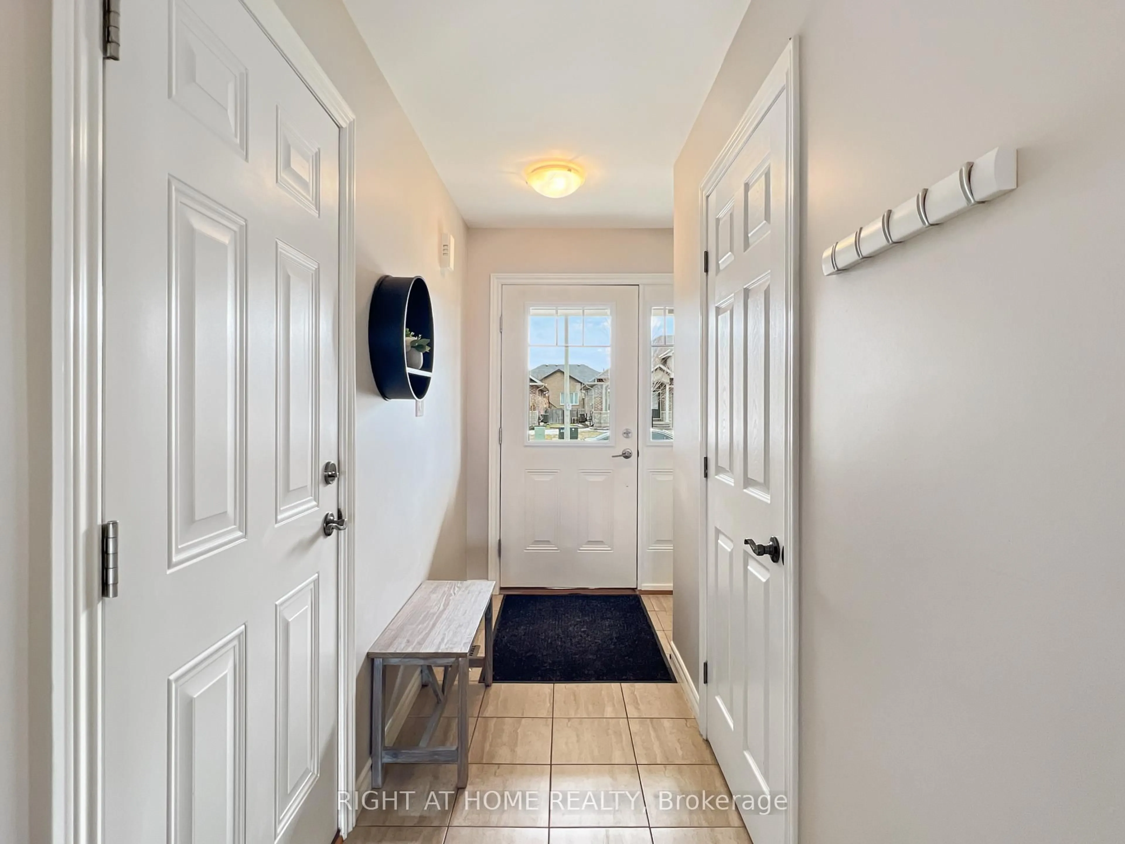 Indoor entryway for 26 Princeton Pl, Belleville Ontario K8N 0B2