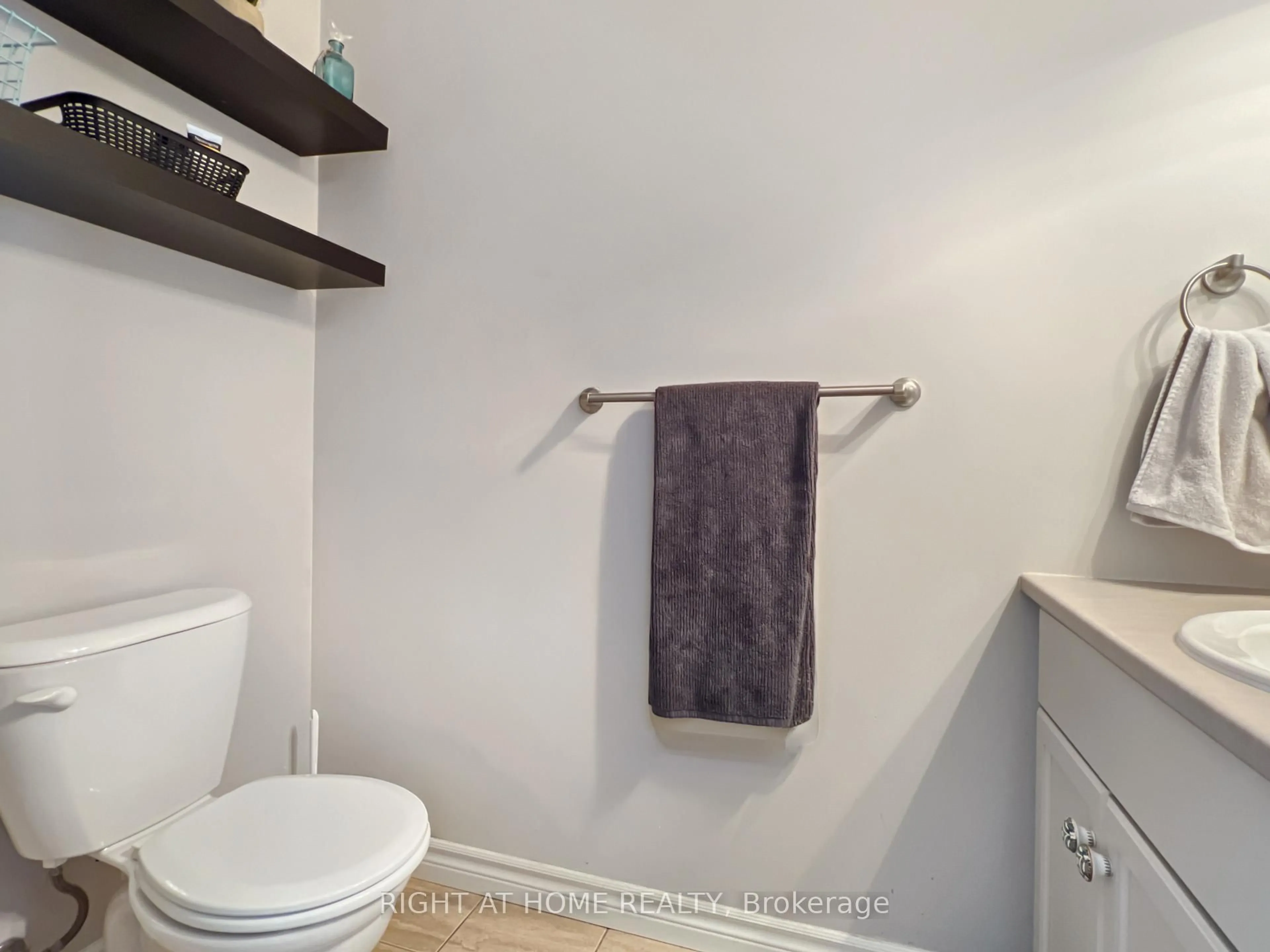 Standard bathroom, unknown for 26 Princeton Pl, Belleville Ontario K8N 0B2
