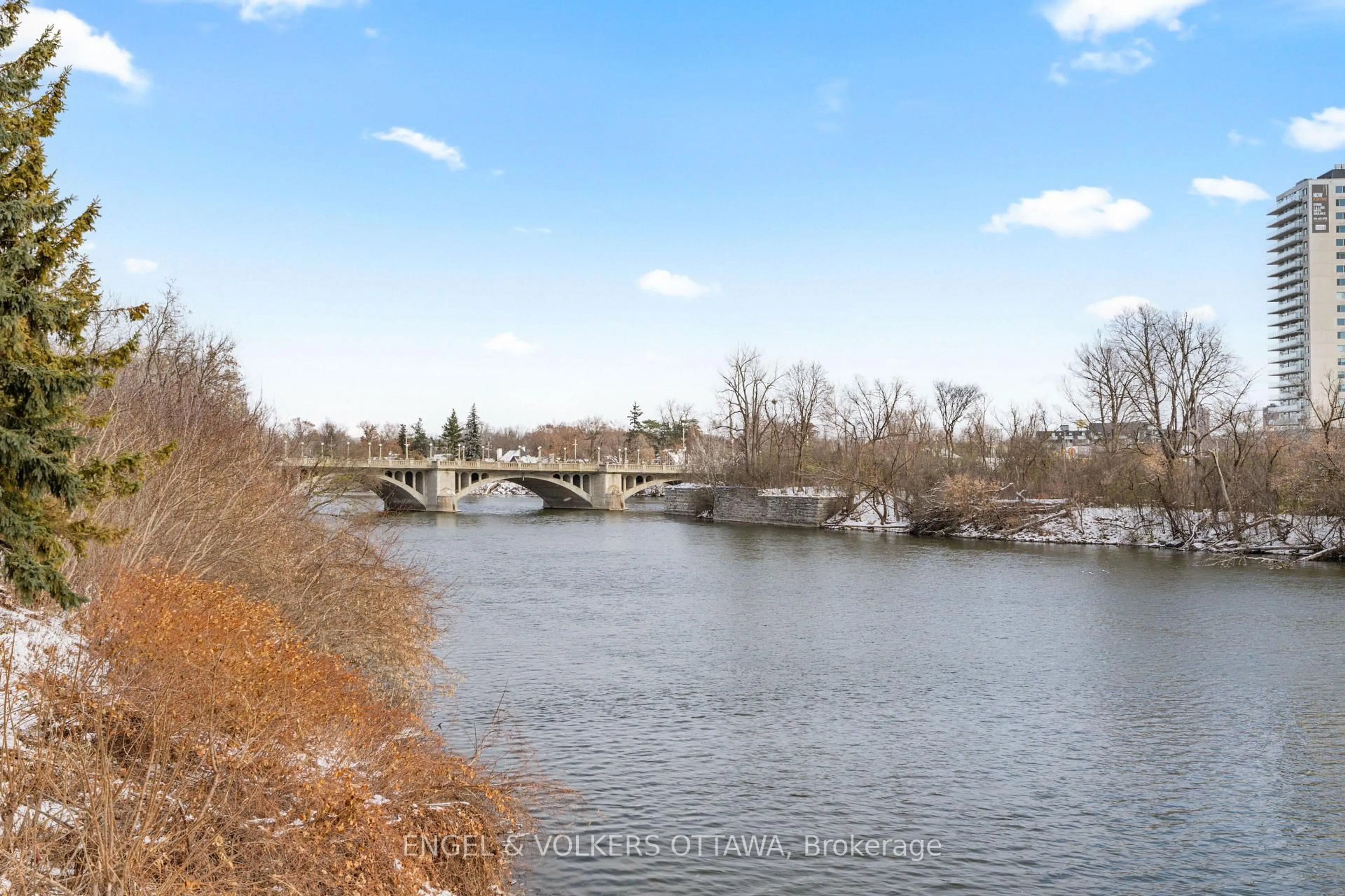 Blurry image for 555 WILBROD St #103, Ottawa Ontario K1N 5R4