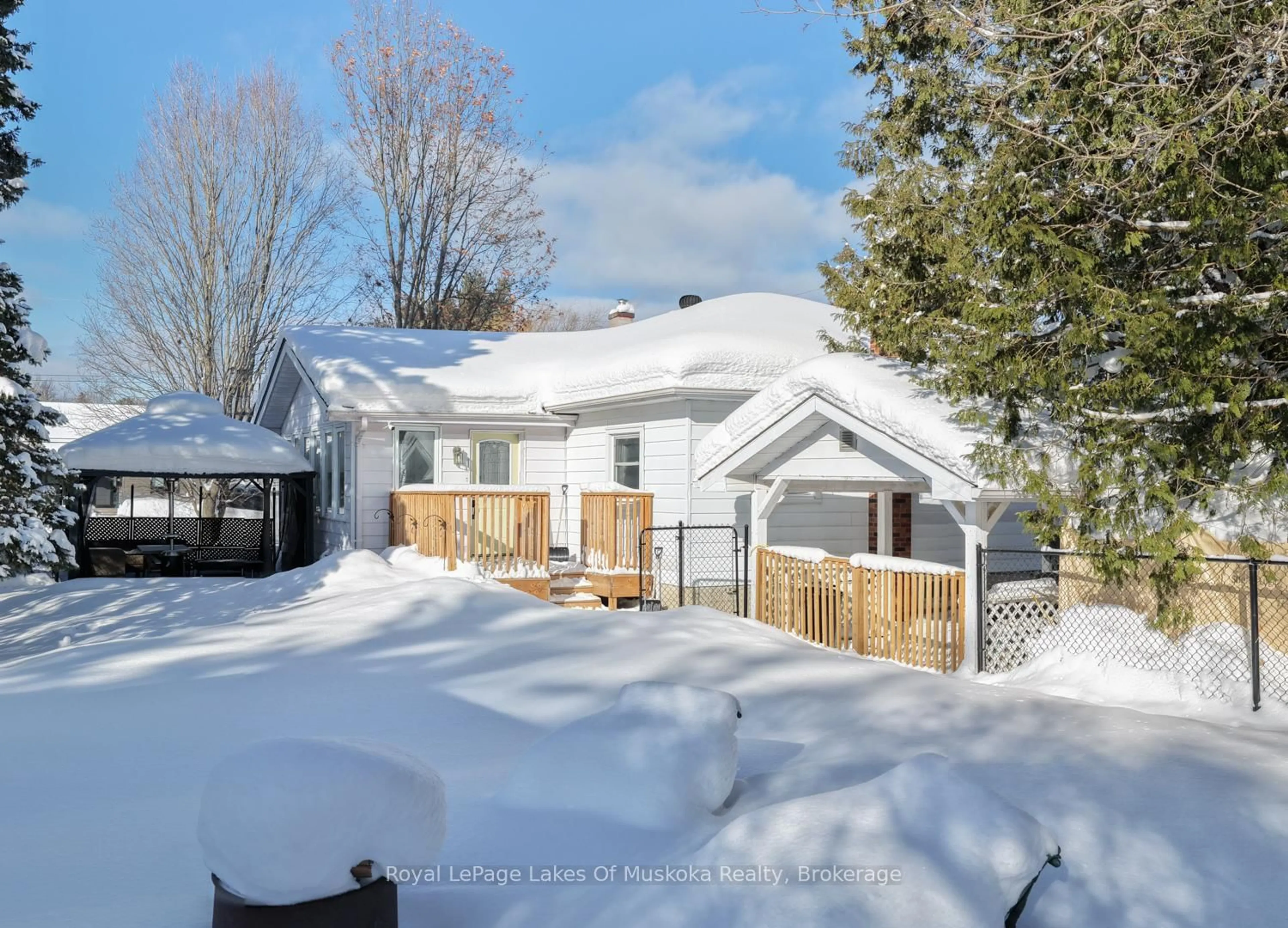 A pic from outside/outdoor area/front of a property/back of a property/a pic from drone, street for 30 Kitchen Rd, Huntsville Ontario P1H 1Y3