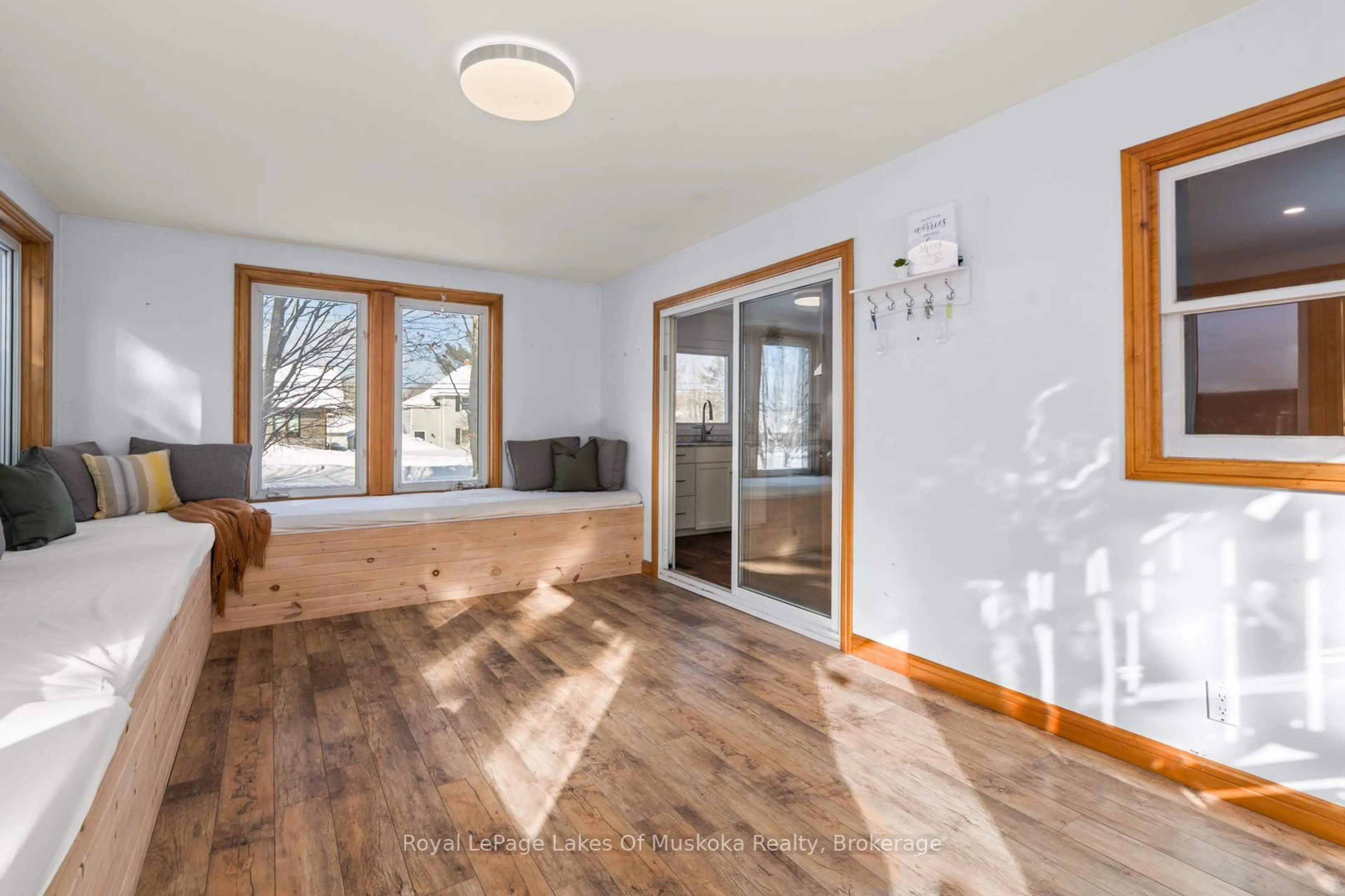 Indoor entryway for 30 Kitchen Rd, Huntsville Ontario P1H 1Y3