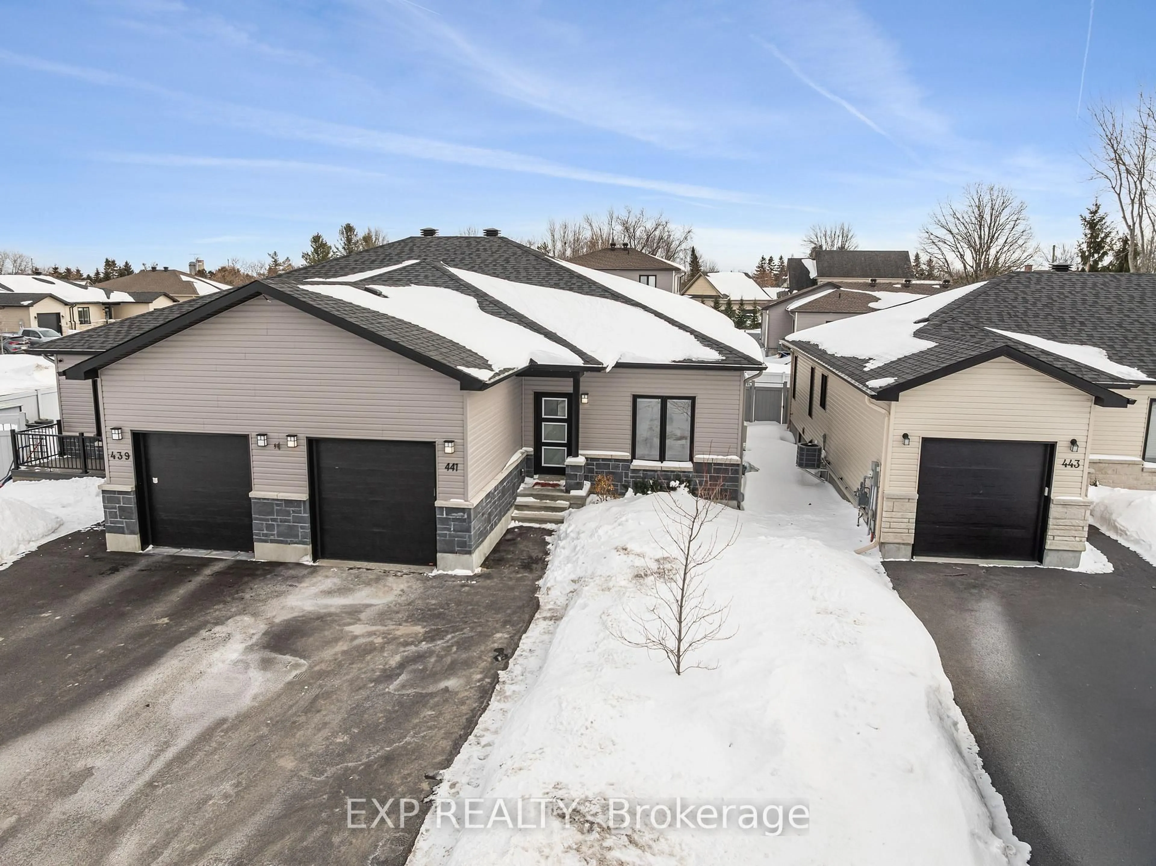 A pic from outside/outdoor area/front of a property/back of a property/a pic from drone, street for 441 Arora Cres, North Dundas Ontario K0C 2K0