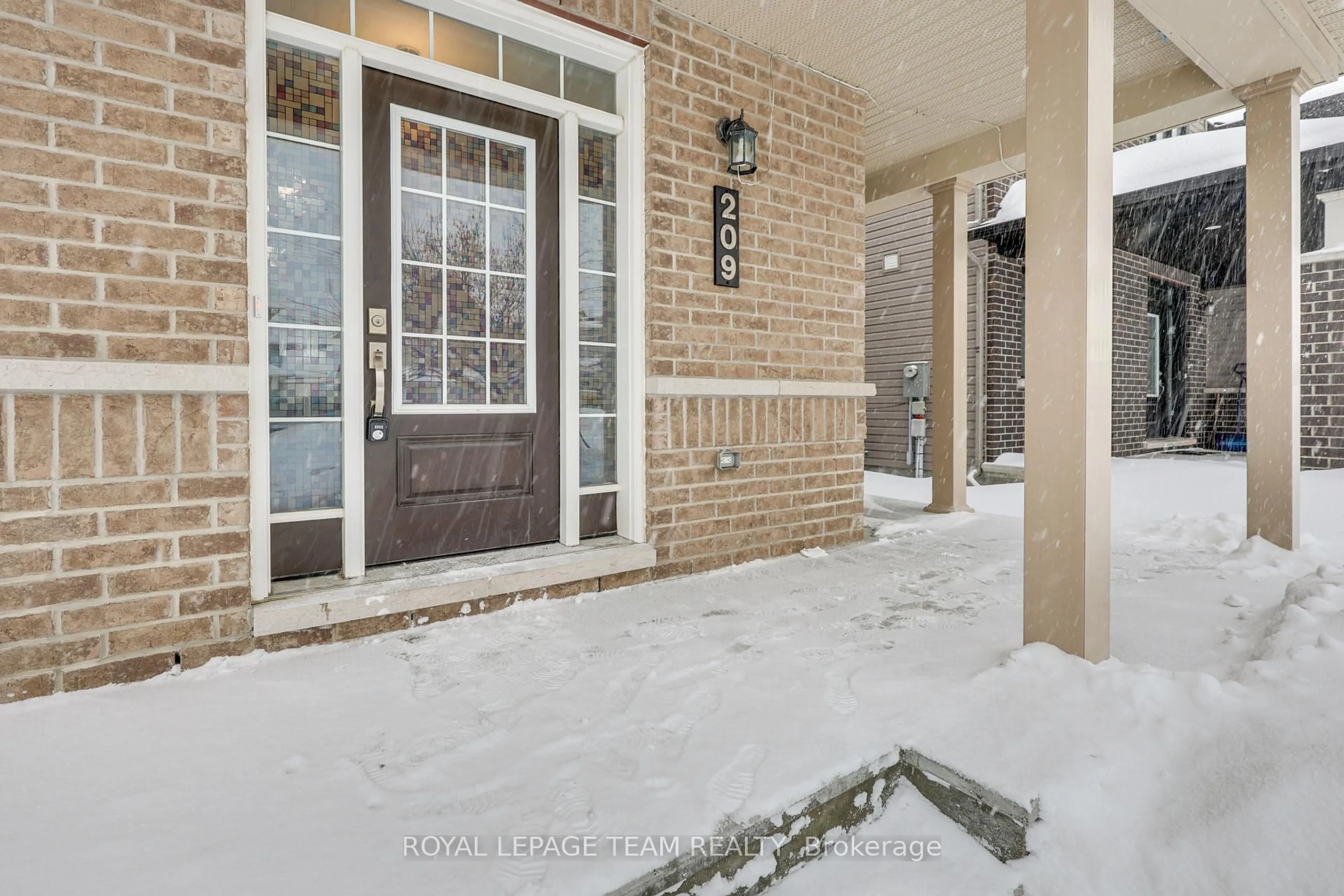 Indoor entryway for 209 Mission Trail Cres, Ottawa Ontario K2T 0H7