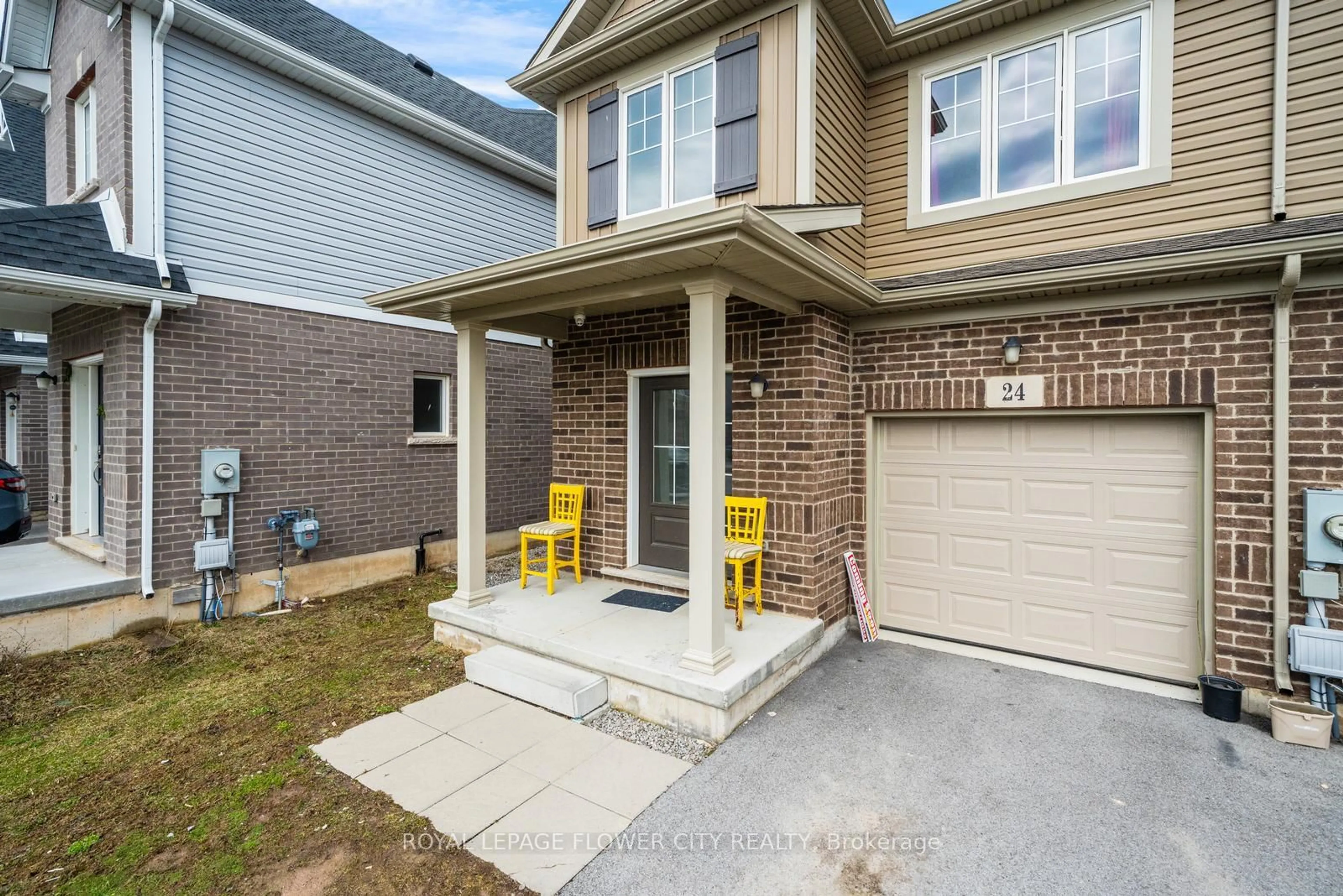 Home with brick exterior material, street for 24 Sycamore St, Welland Ontario L3C 0H8