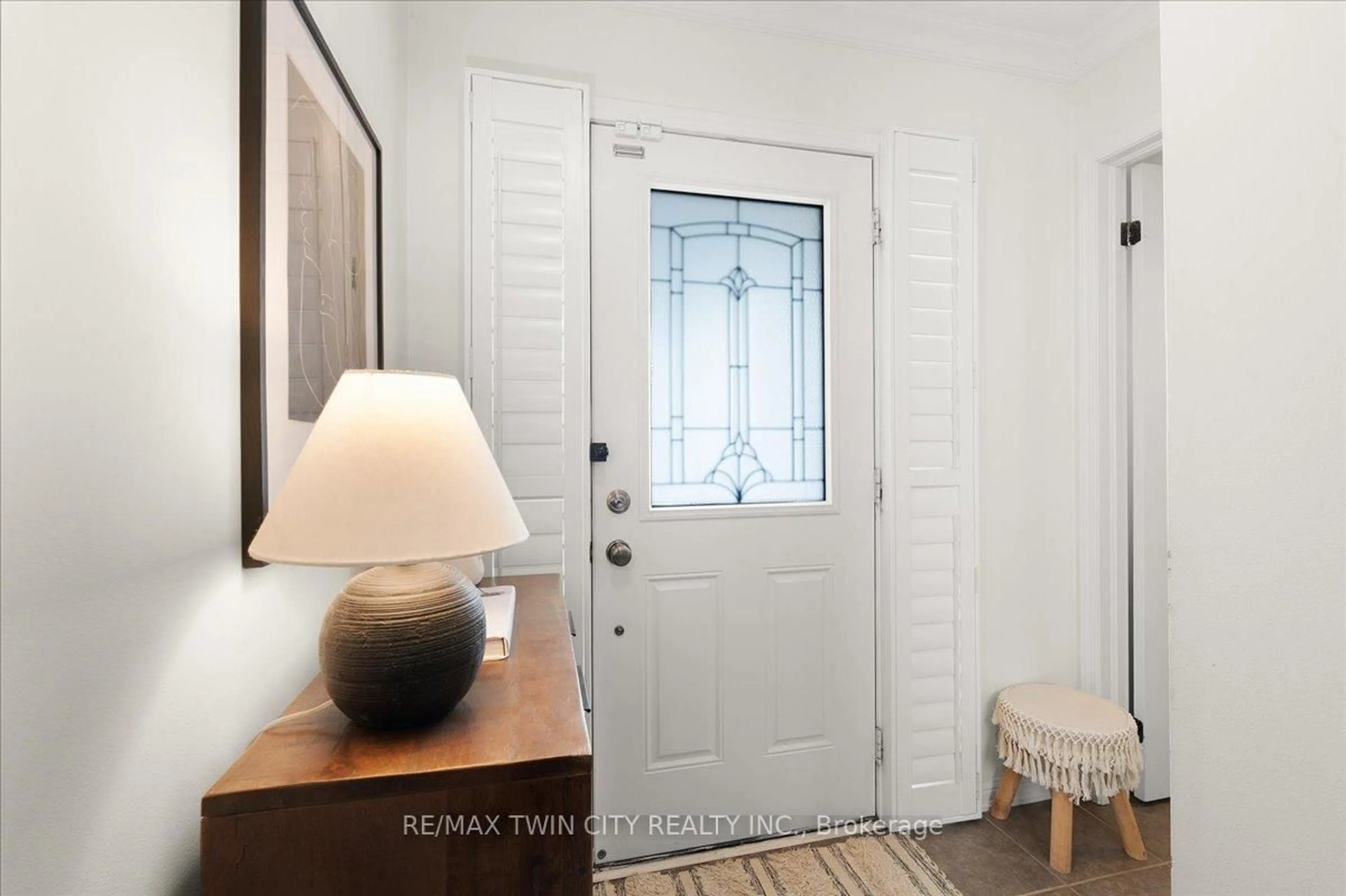 Indoor entryway for 48 Manhattan Circ, Cambridge Ontario N3C 0C4