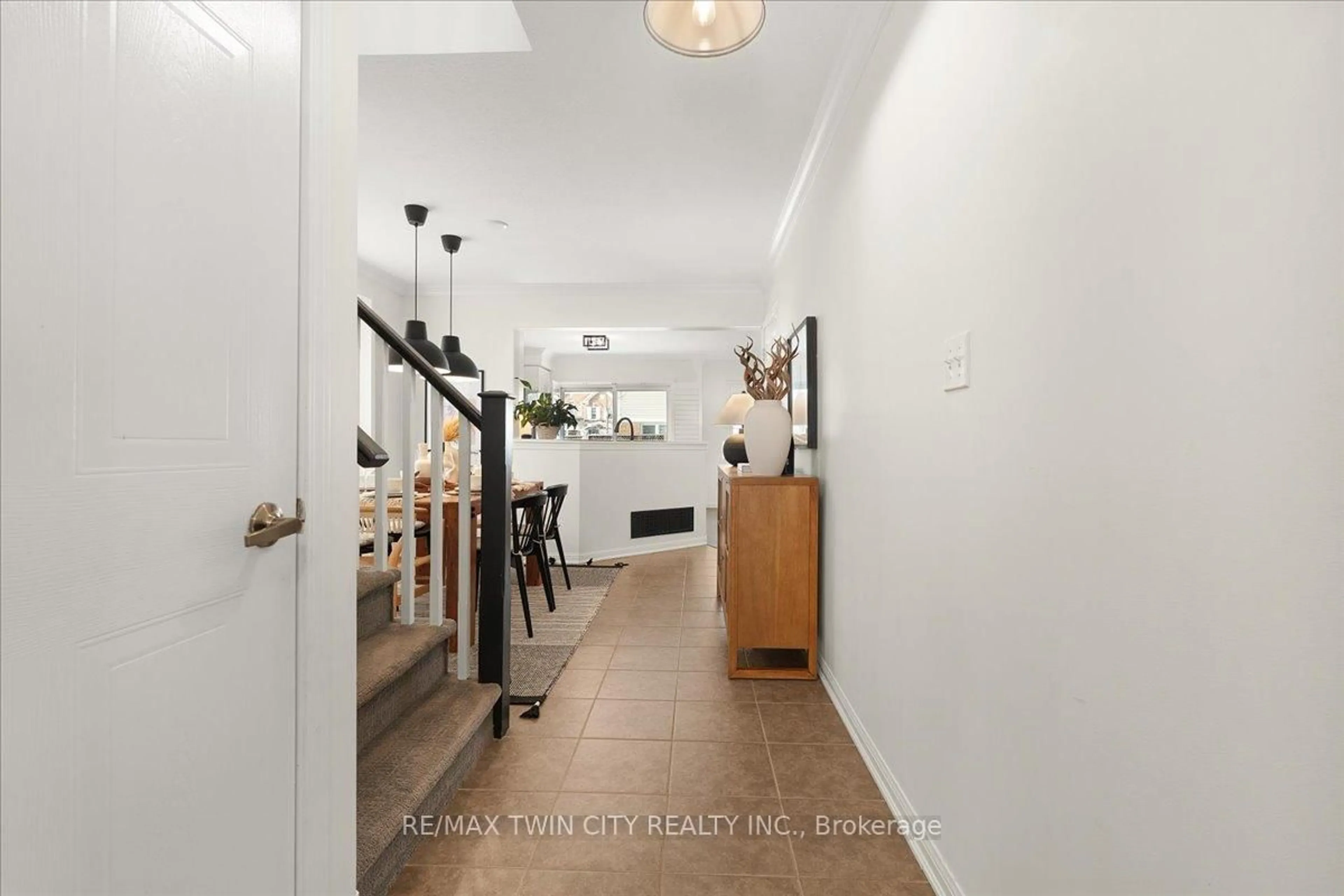 Indoor entryway for 48 Manhattan Circ, Cambridge Ontario N3C 0C4