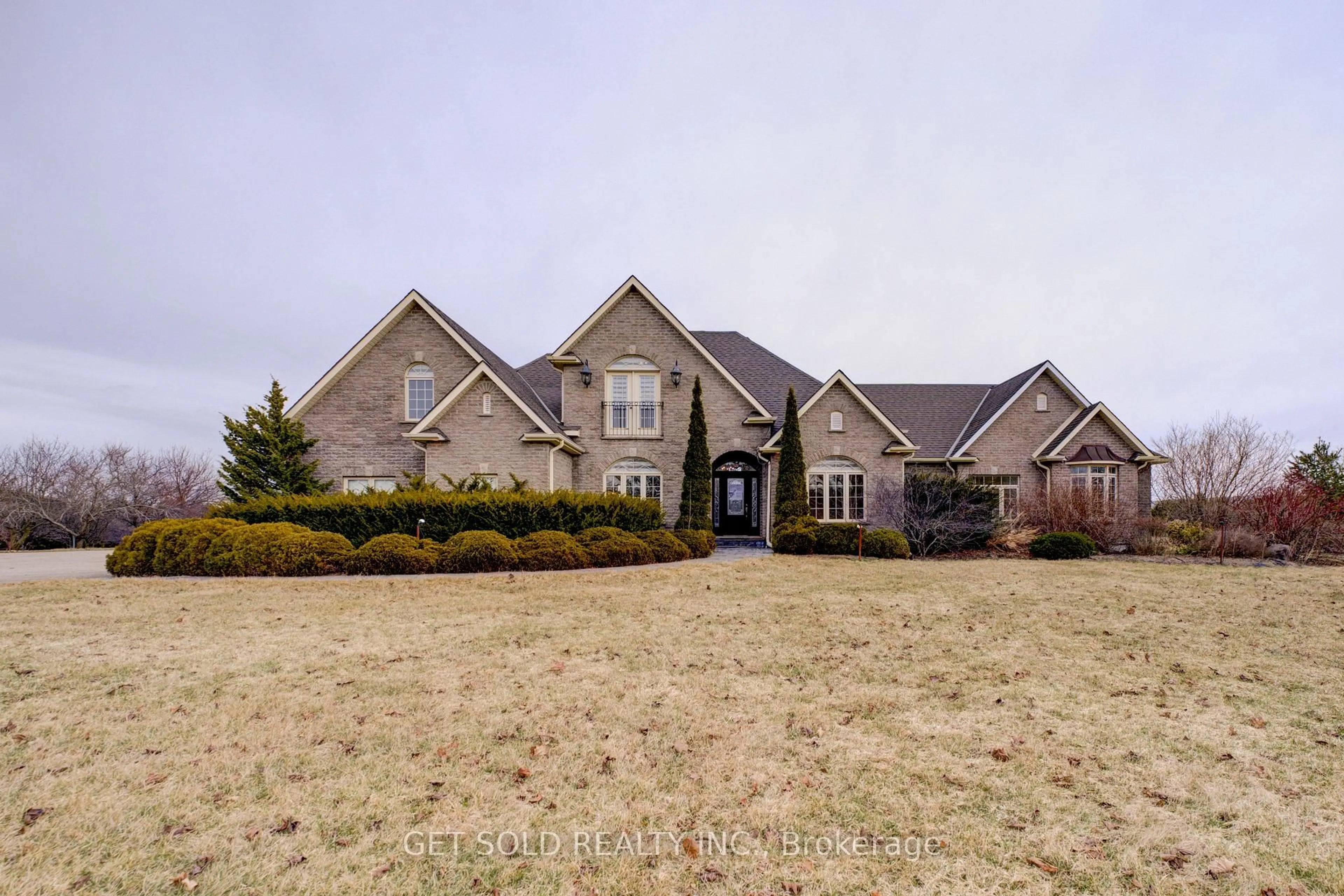 A pic from outside/outdoor area/front of a property/back of a property/a pic from drone, street for 214 Maple Ave, Brant Ontario N0E 1A0