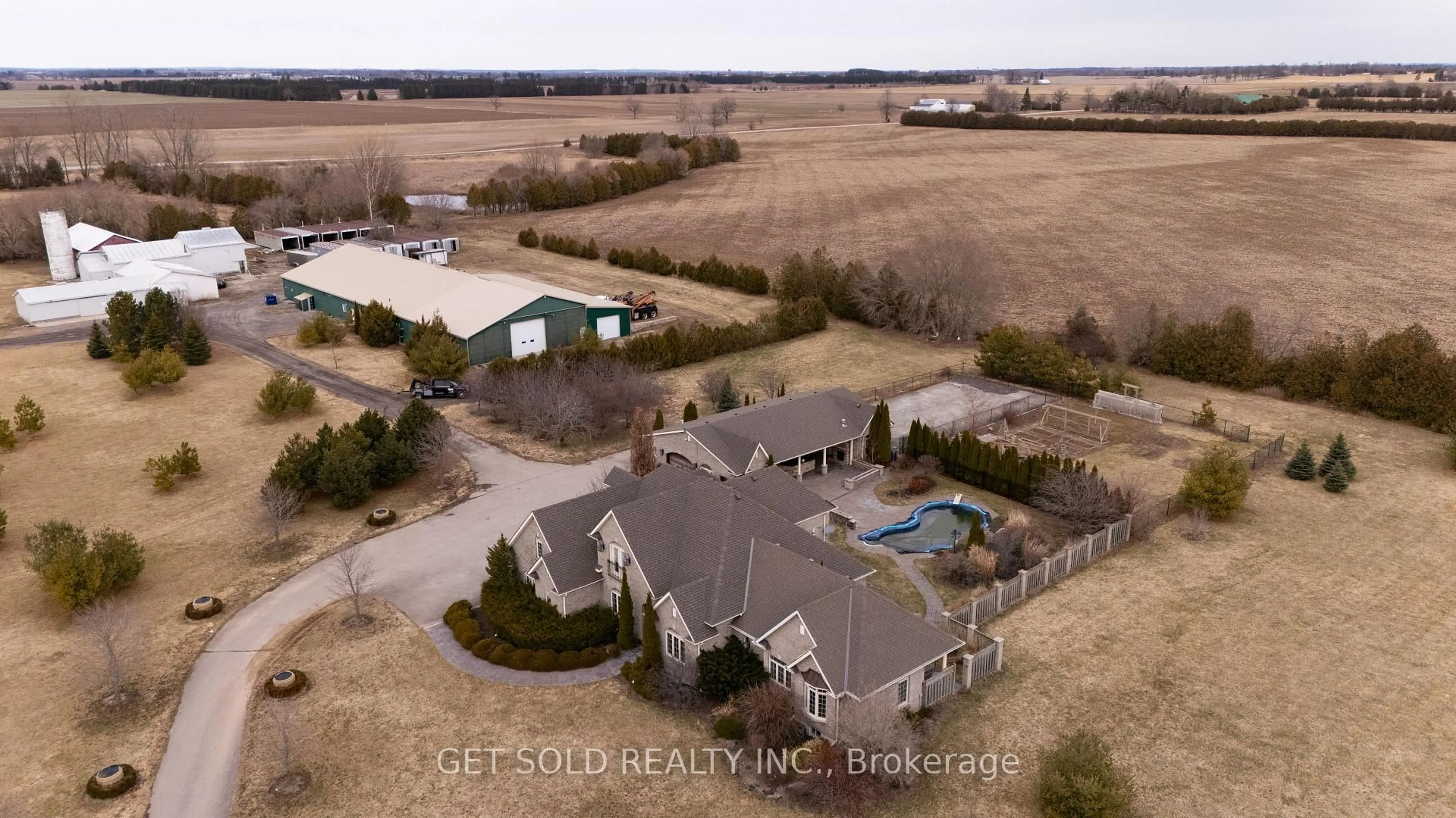 A pic from outside/outdoor area/front of a property/back of a property/a pic from drone, unknown for 214 Maple Ave, Brant Ontario N0E 1A0